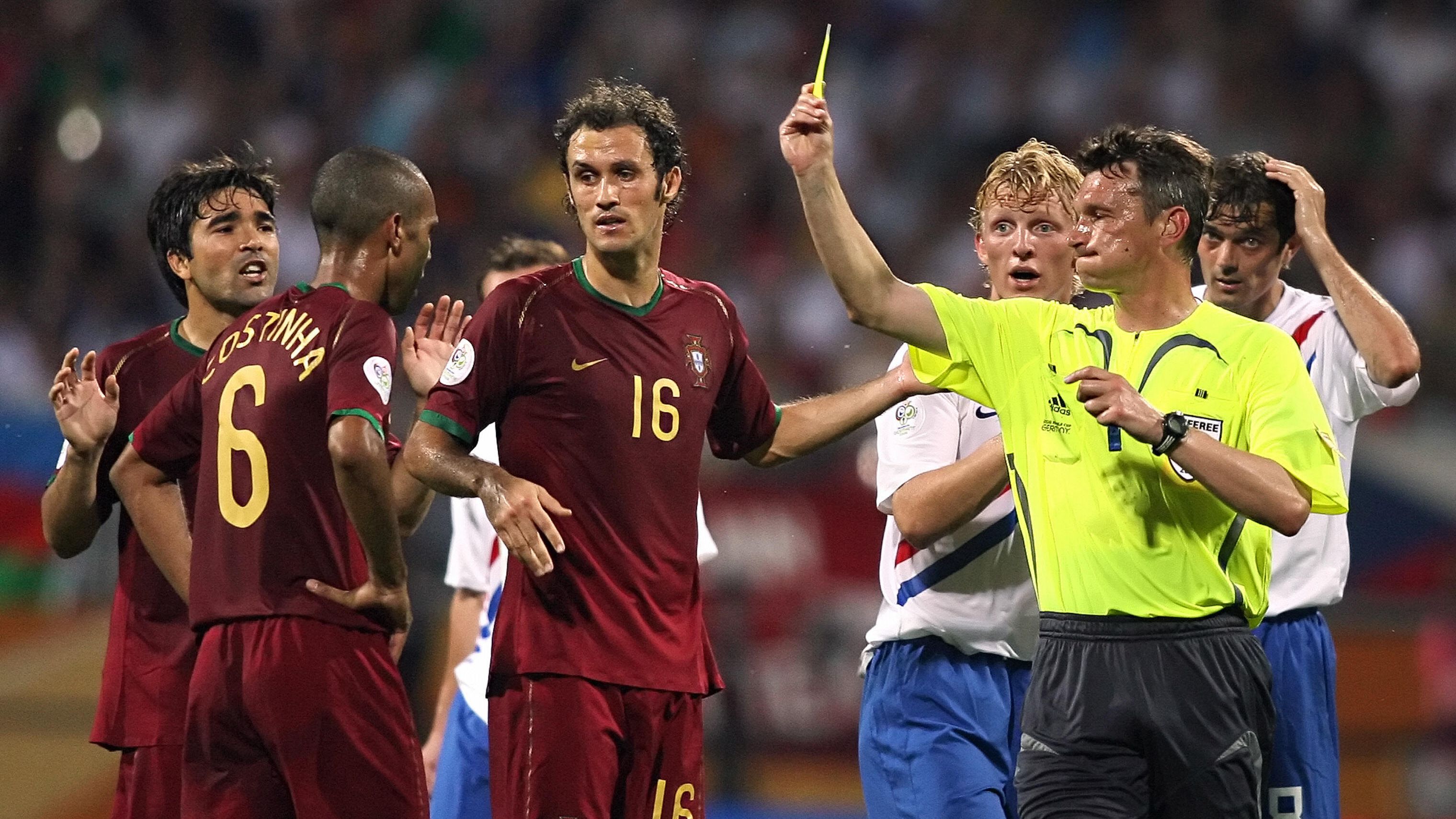 Russian referee Nikolay Golubev (R) show