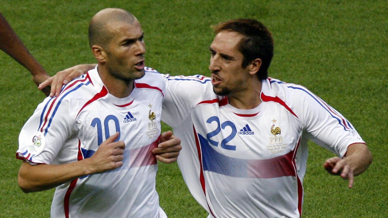 French midfielder Zinedine Zidane (L) an