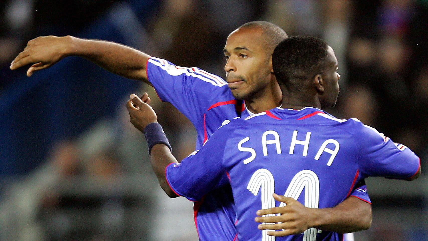 French forward Louis Saha (R) is congrat