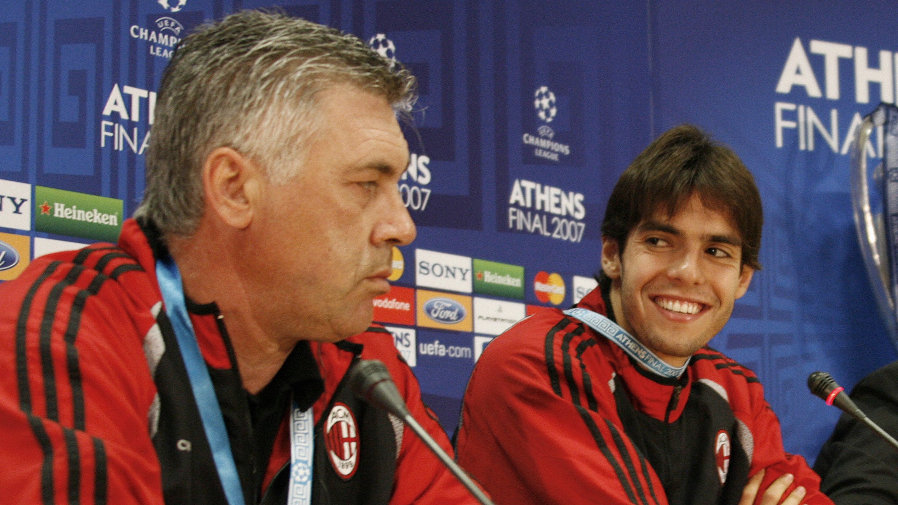 AC Milan's Brazilian midfielder Kaka (R)...