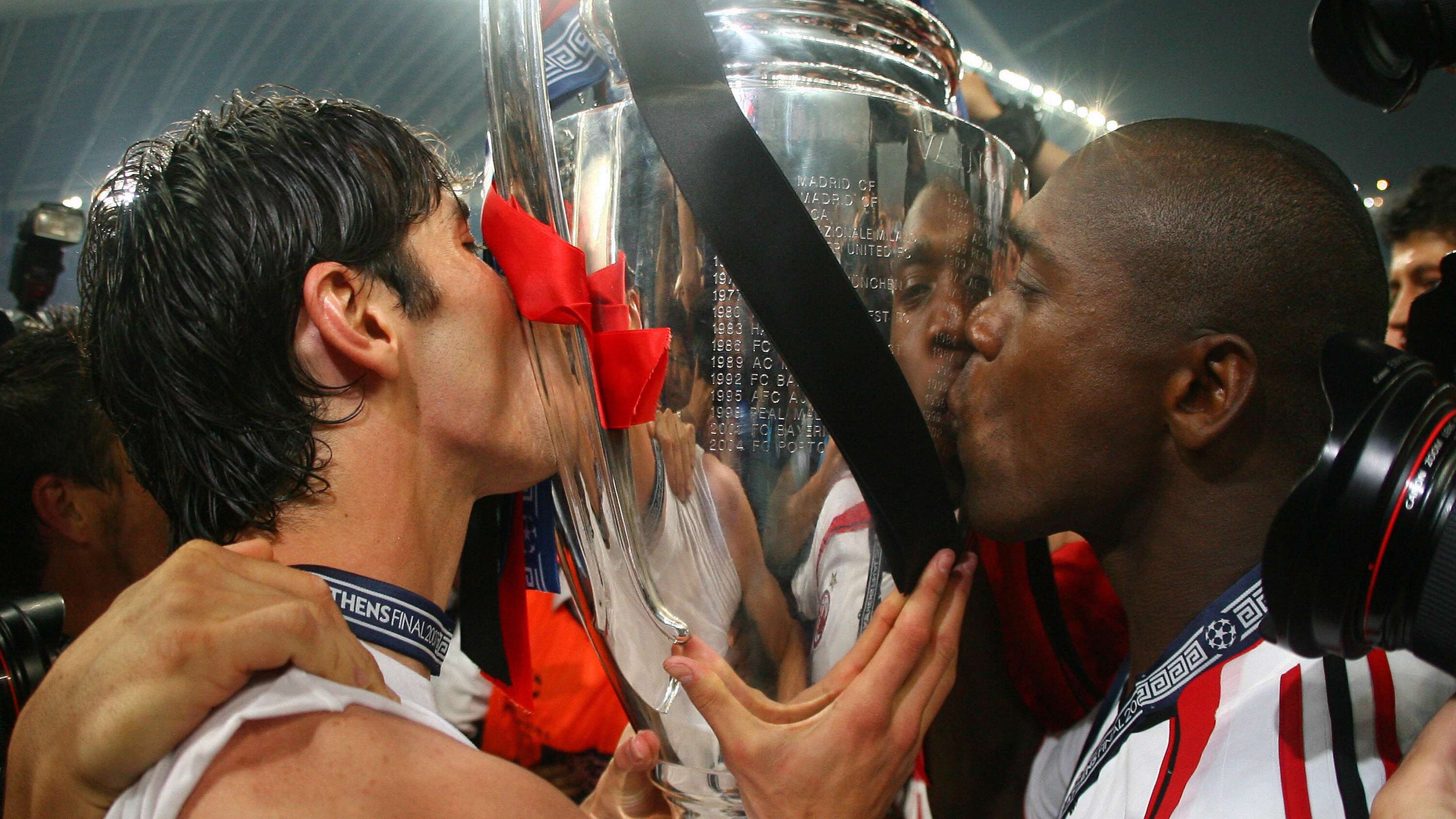 AC Milan's Brazilian midfielder Kaka (L)...