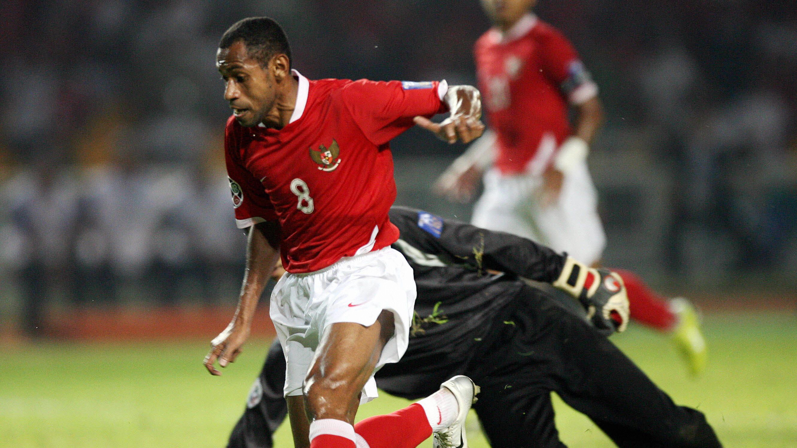 Indonesian Elie Aiboy controls the ball...