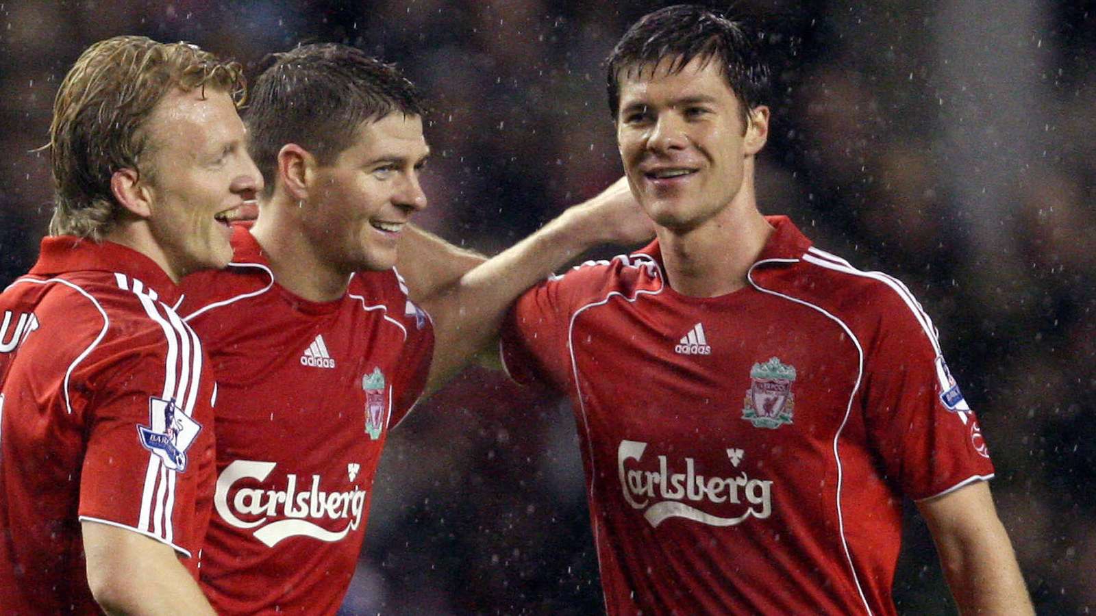 Steven Gerrard (C) of Liverpool celebrat