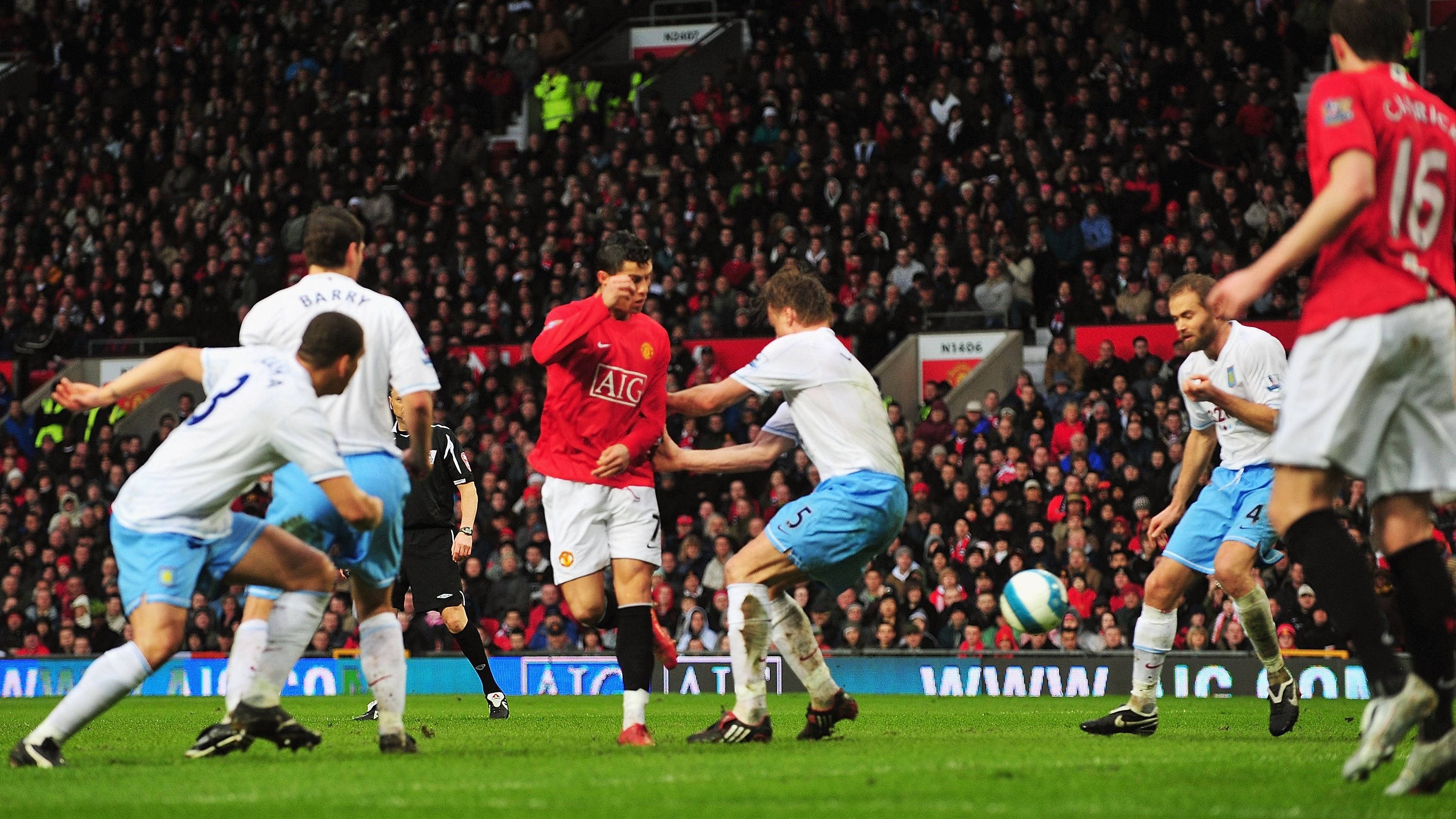 Manchester United v Aston Villa - Premier League