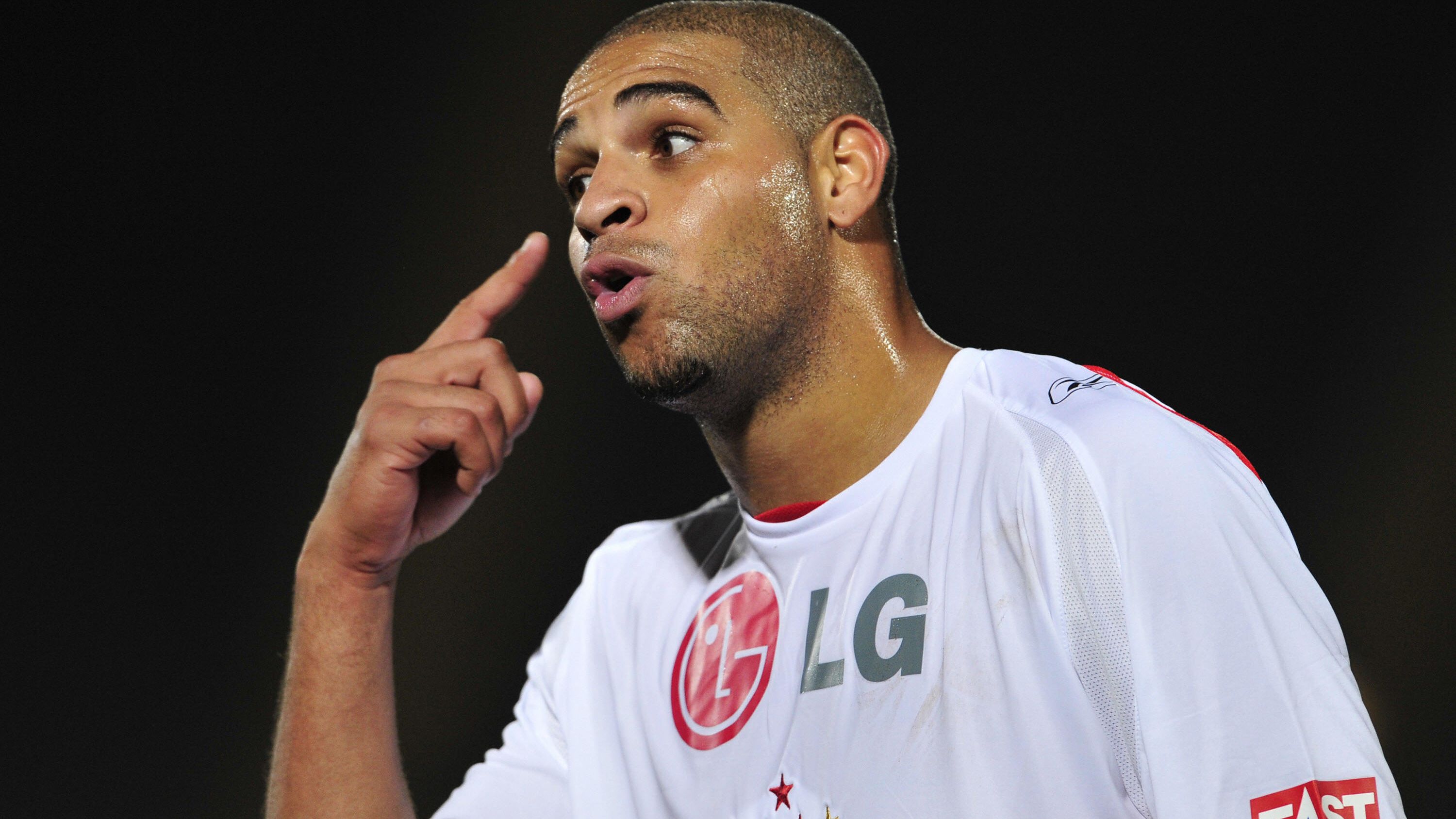 Adriano of Sao Paulo FC reacts after los