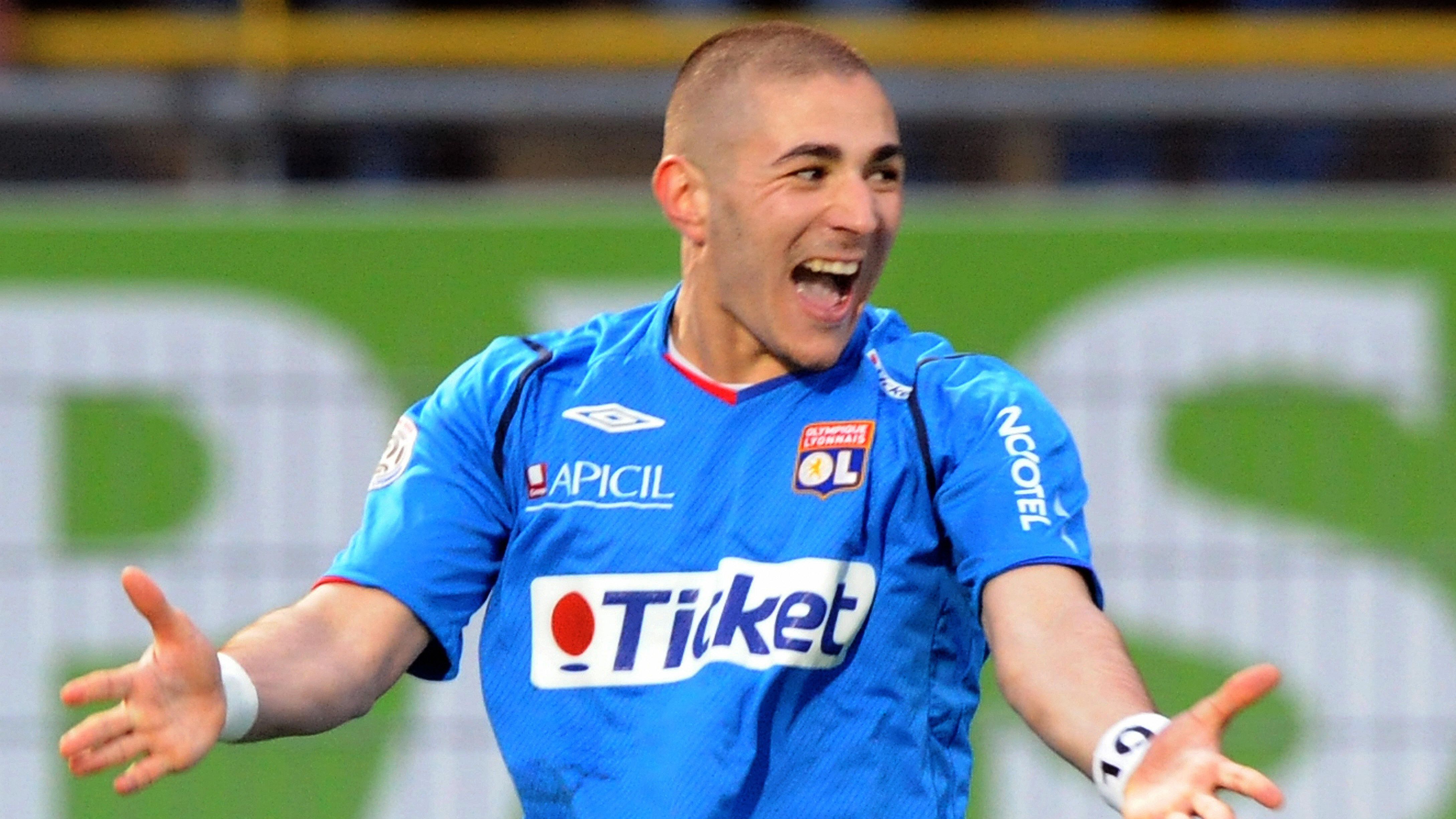 Lyon�s French forward Karim Benzema jubi