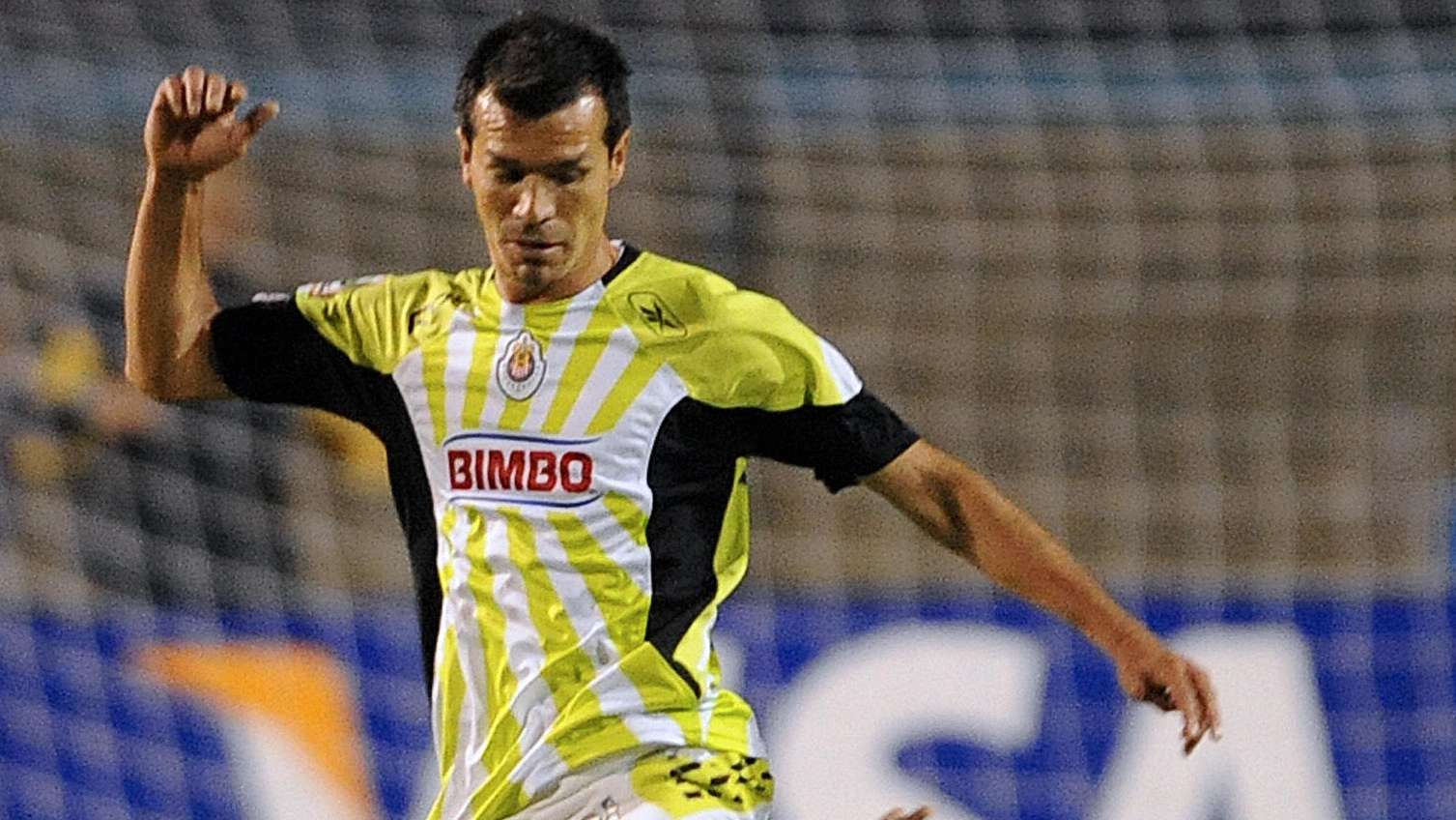 Jared Borgetti (TOP) of Mexico's Chivas