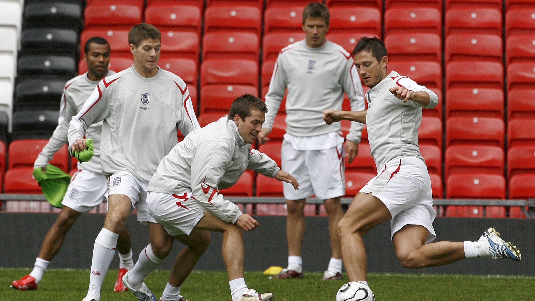 FBL-WC2006-ENGLAND-TRAINING