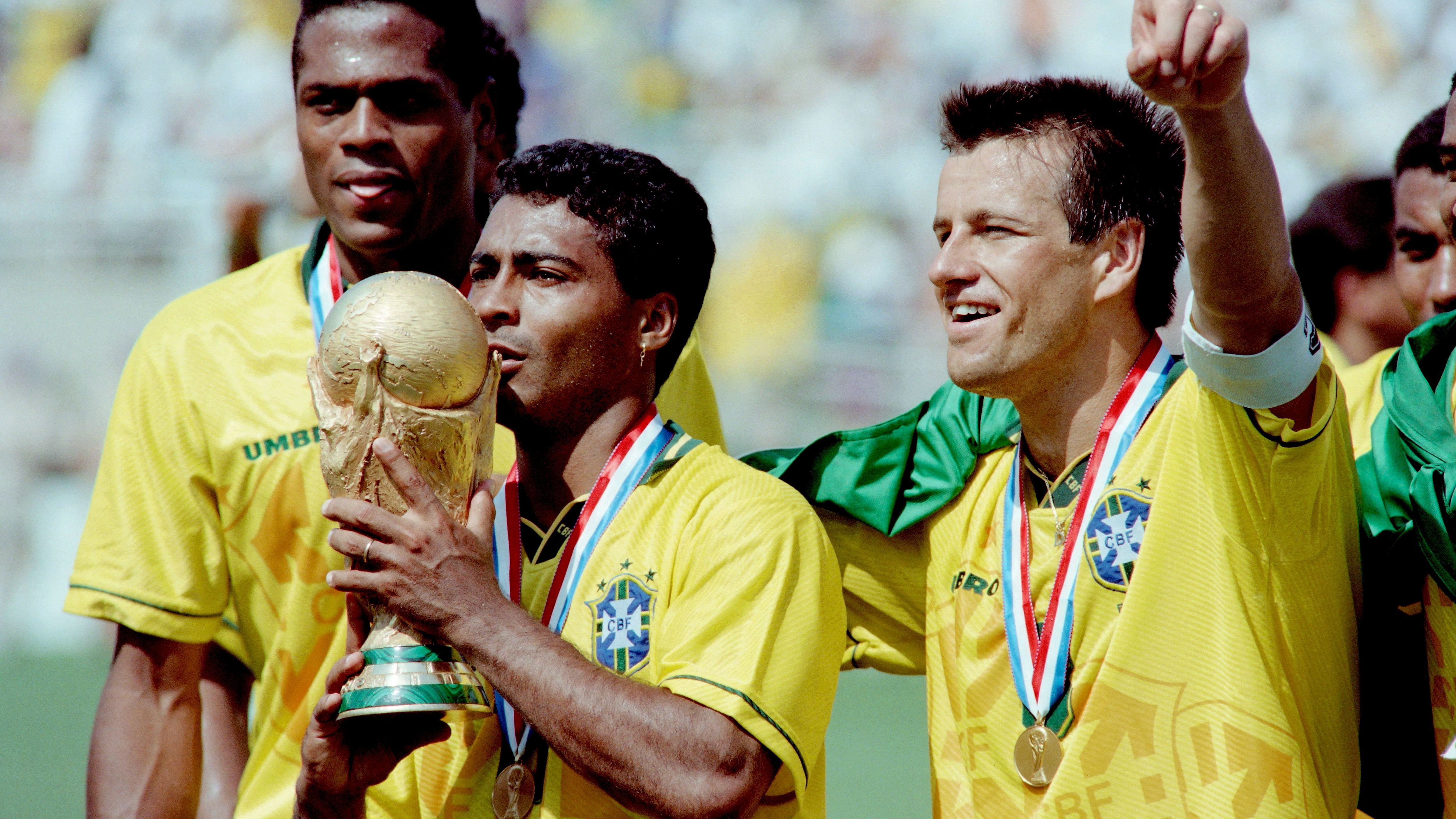 SOCCER-WORLD CUP-1994-BRAZIL-ROMARIO-TROPHY