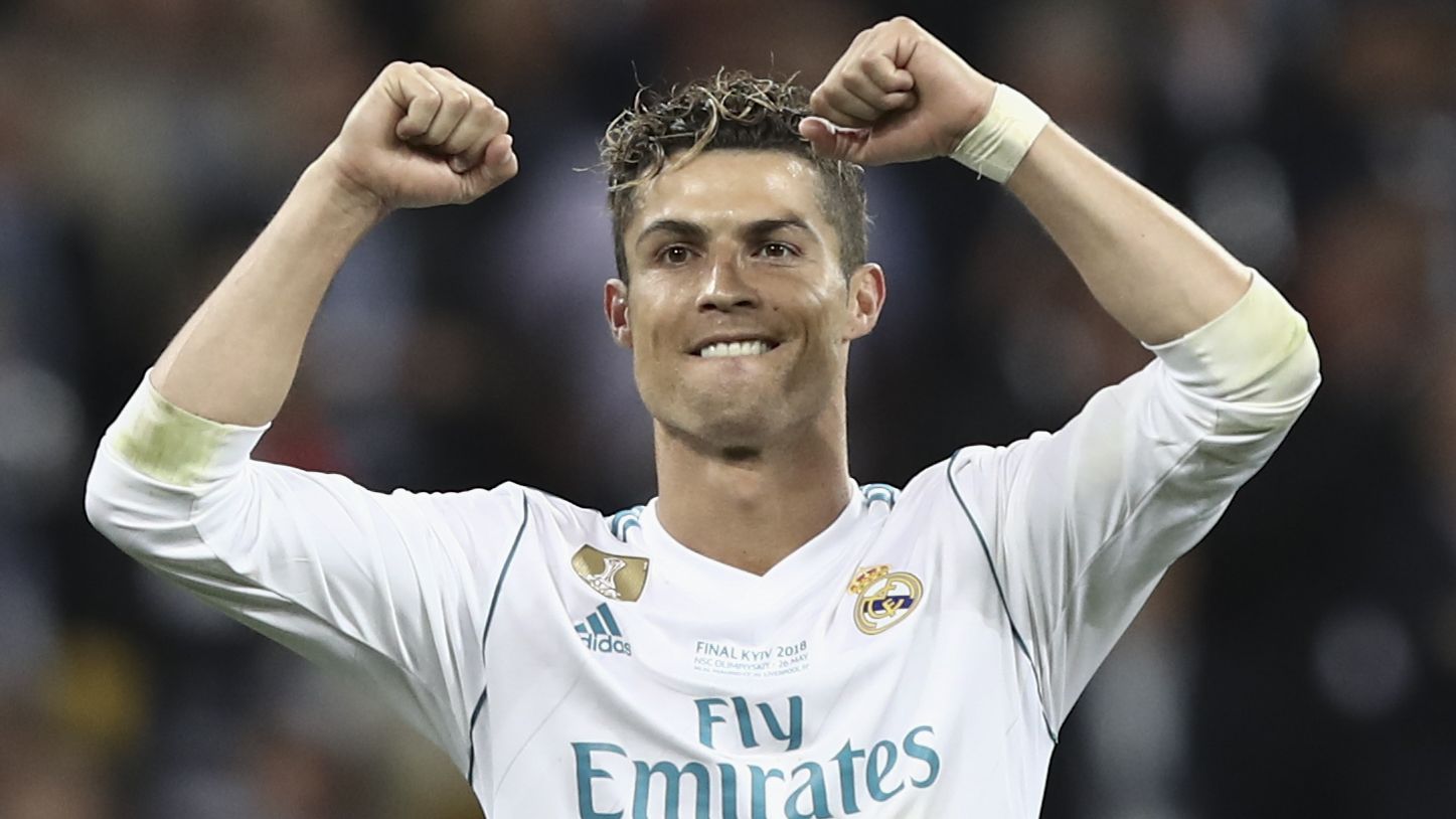 Incredible Cristiano Ronaldo iPhone gesture at Real Madrid revealed as ex-team-mate pays tribute to 'superhuman' CR7 | Goal.com UK