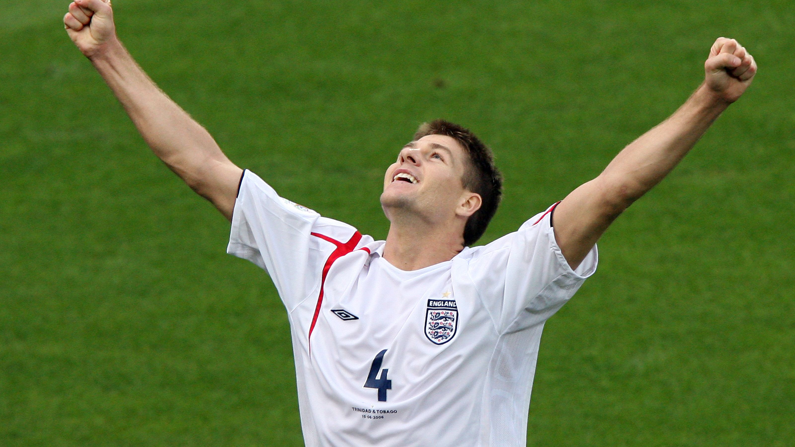 English midfielder Steven Gerrard celebr
