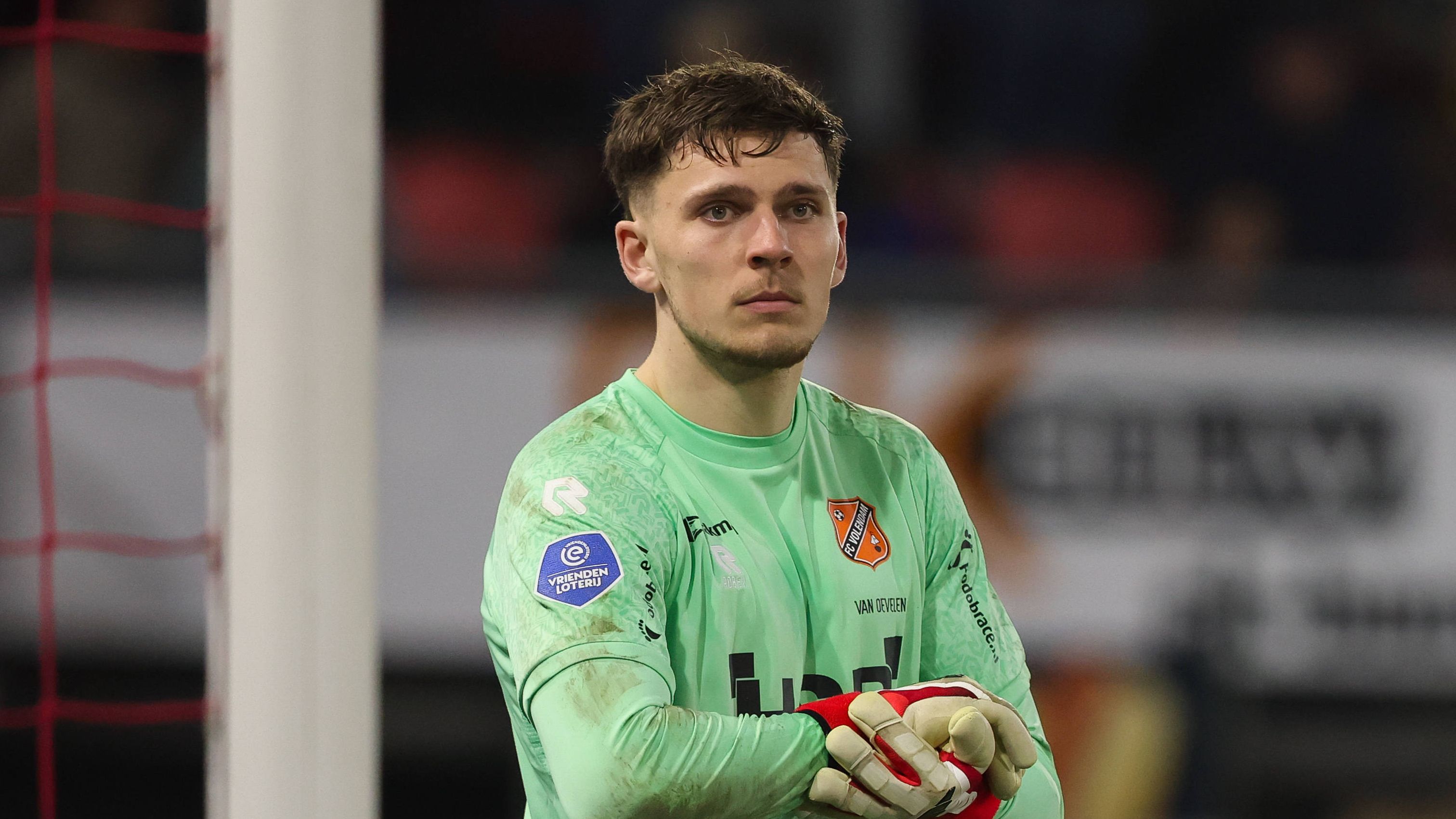 Van Oevelen deixa o Ipswich Town um mês após transferência recorde