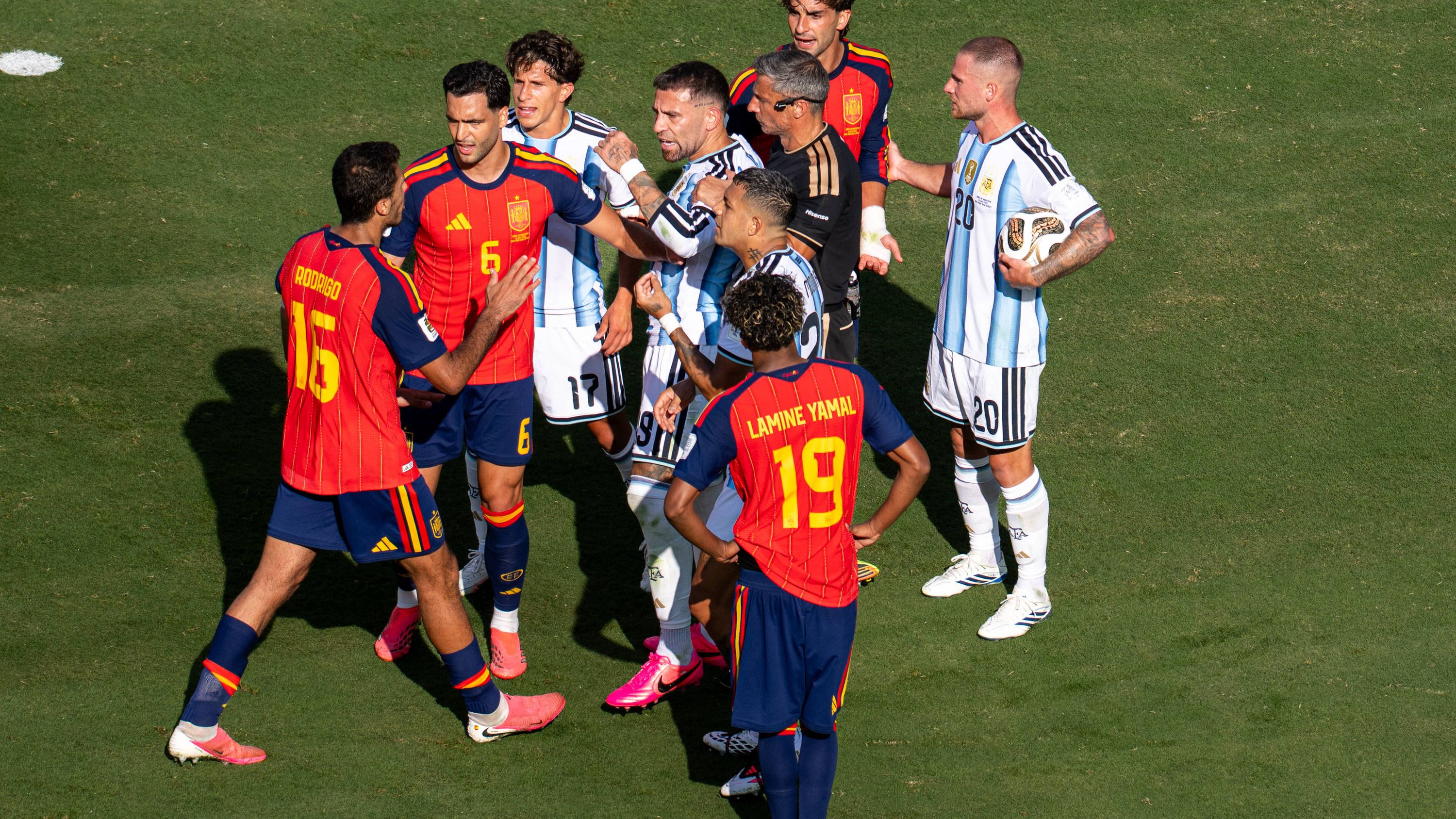 Video: Di balik layar pertengkaran antara Rodri dan Otamendi pada malam Piala Dunia 2026