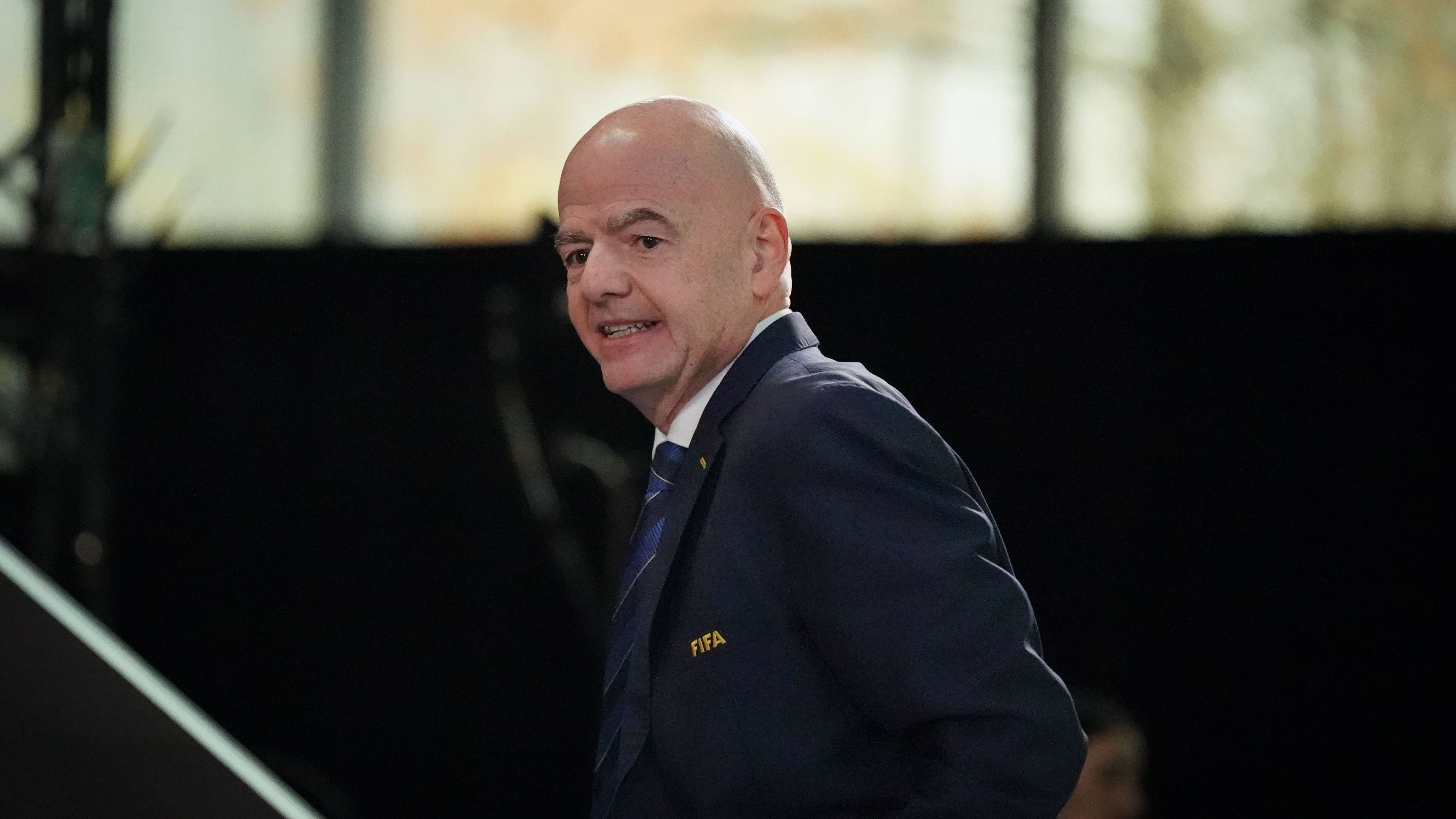 Infantino recebe pedido doloroso de vice-presidente da Fifa: "Fique longe"