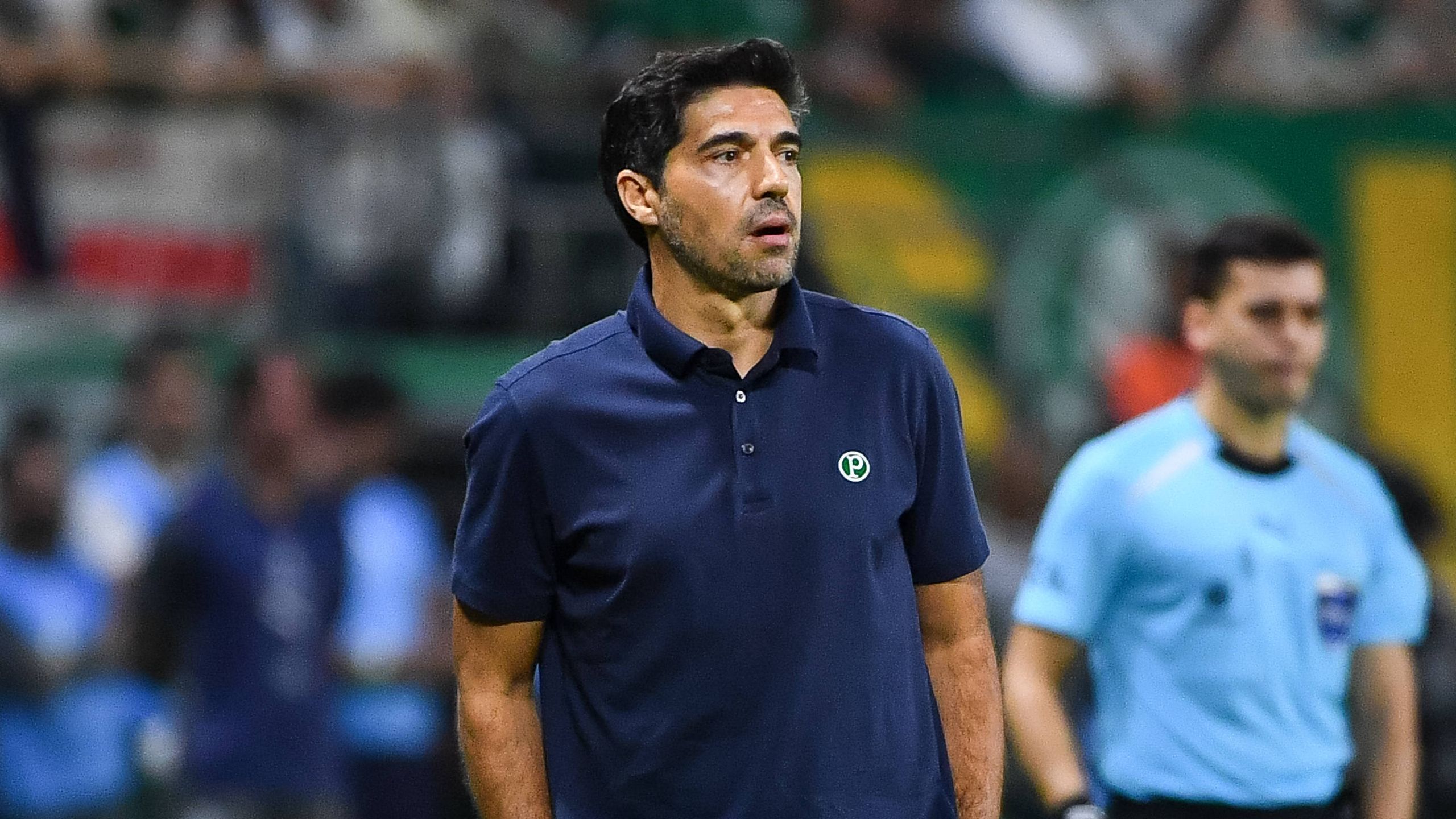 Abel responde à pressão da torcida e manda recado