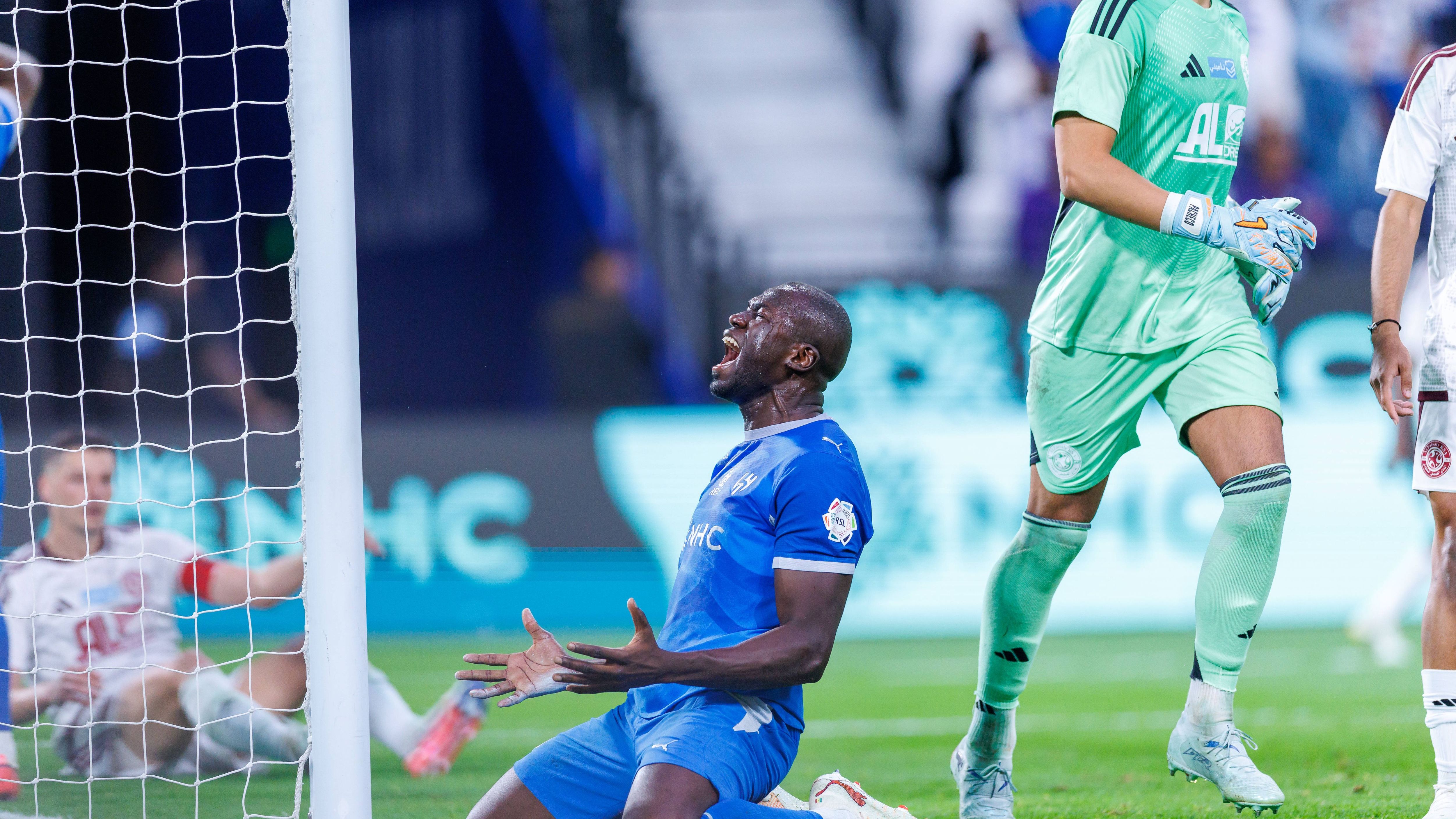 50 casos de desmaio e abandonos: o clima estraga a goleada por 5 a 0 do Al-Hilal sobre o Al-Khaleej!