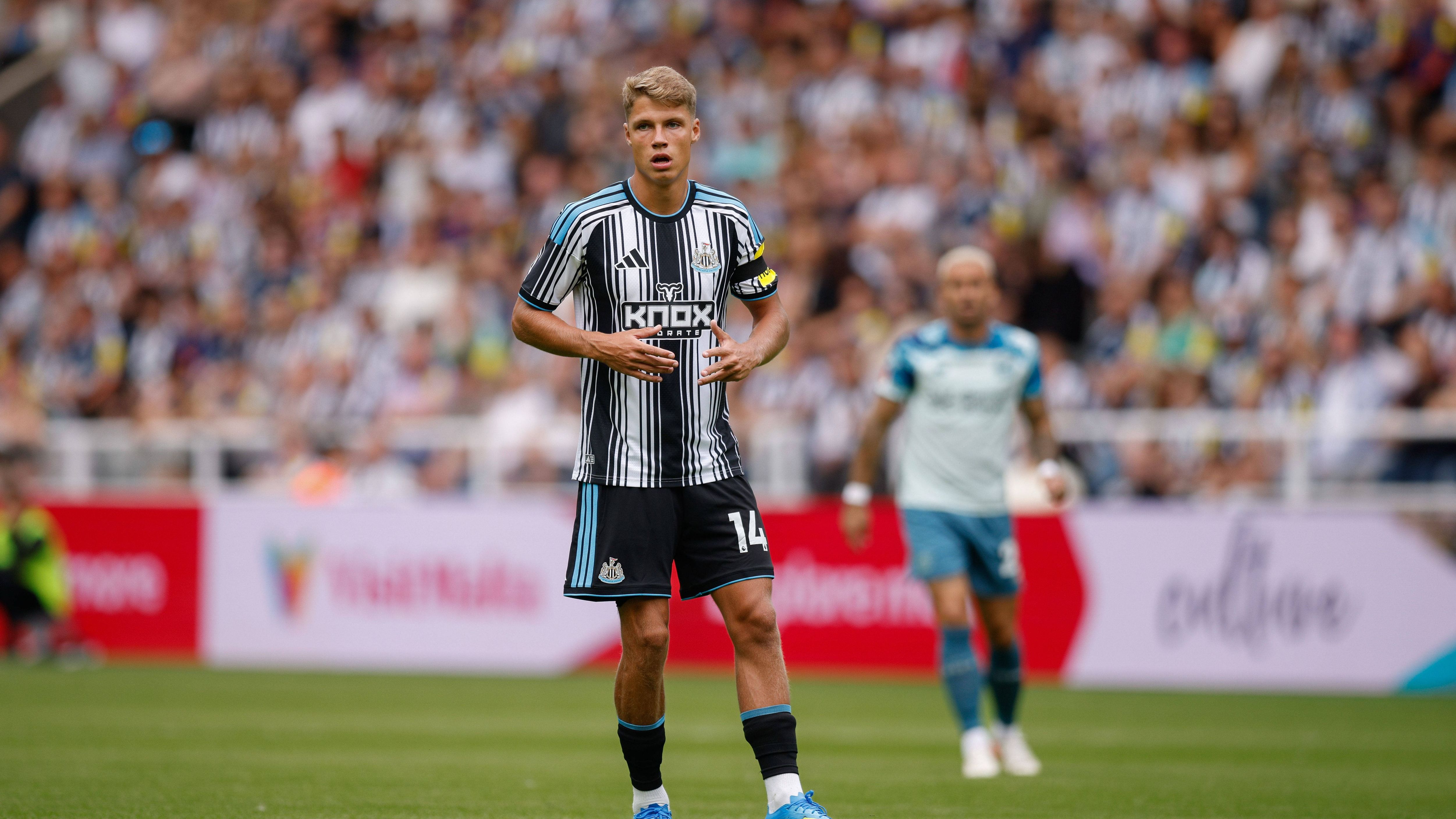 Torcedores do Newcastle sentem pena de Sean Steur e não entendem nada do Ajax