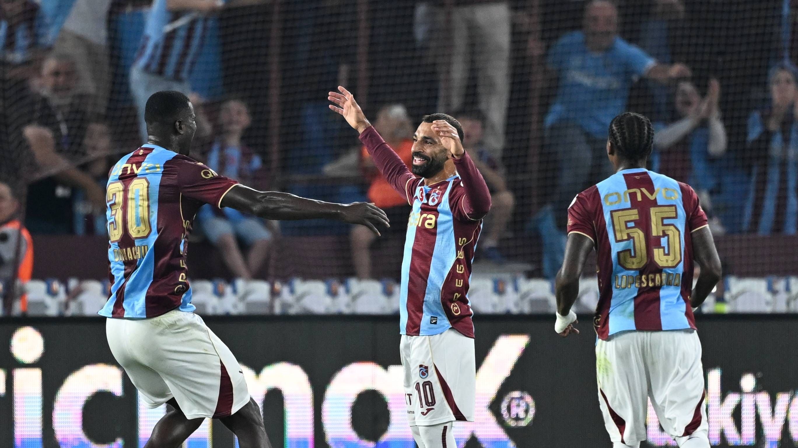 Mohamed Salah, em grande fase, marca gols inaugurais cruciais para o Trabzonspor
