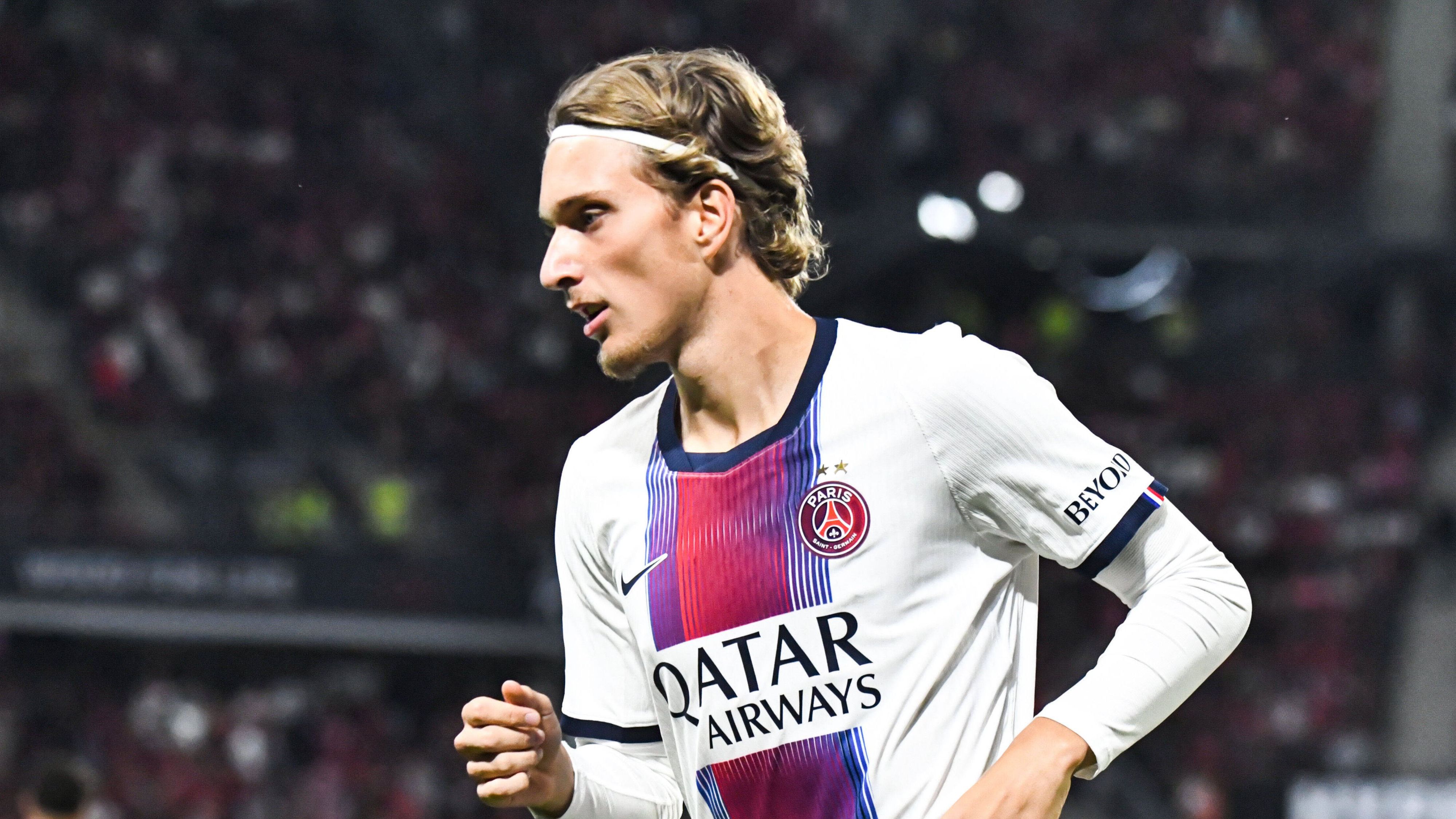 Mídia francesa julga duramente a estreia de Mika Godts no Paris Saint-Germain