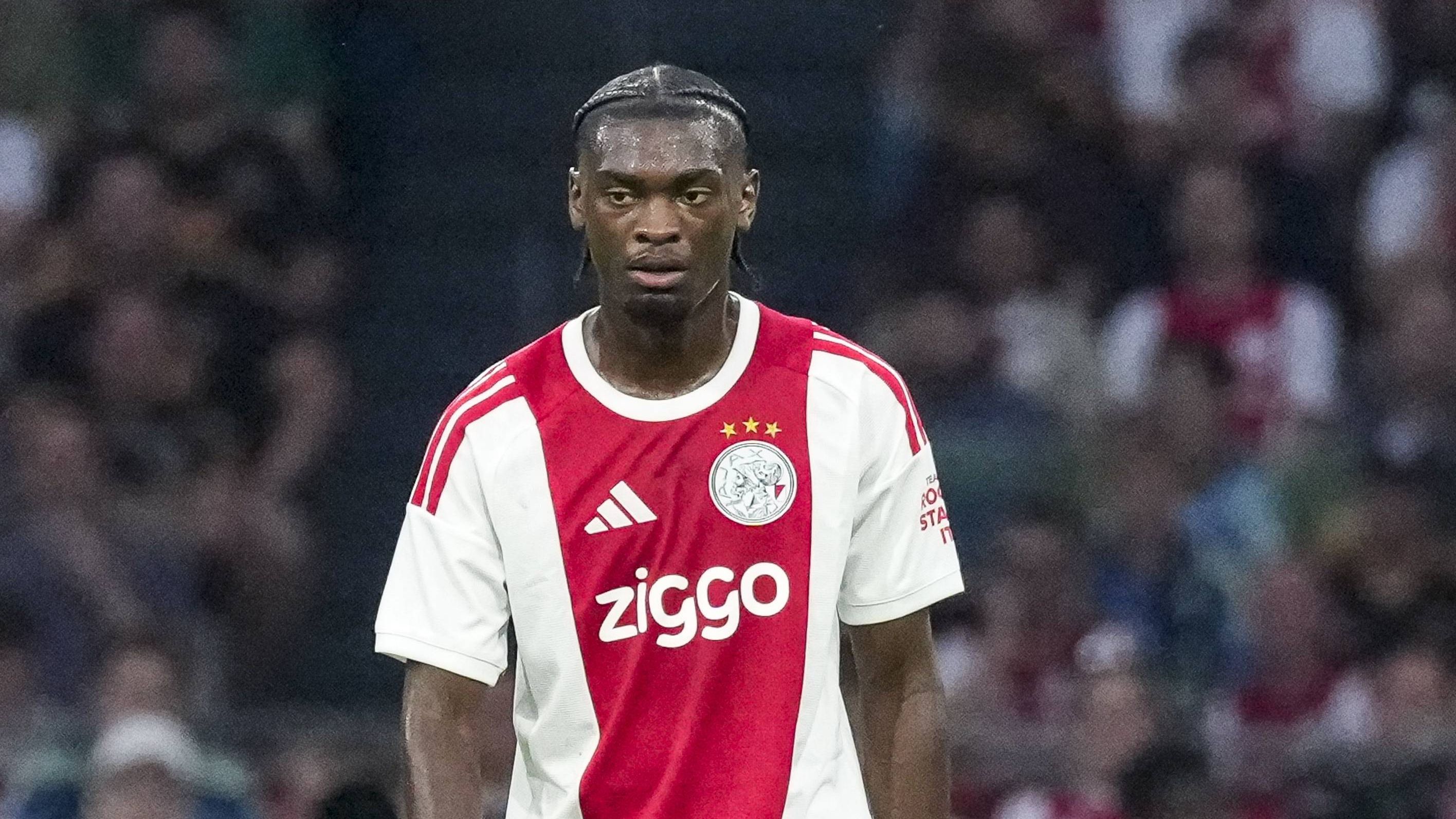 Torcedores do Ajax ficam preocupados com ausência de Mokio na lista de inscritos da Conference League: é assim que está a situação