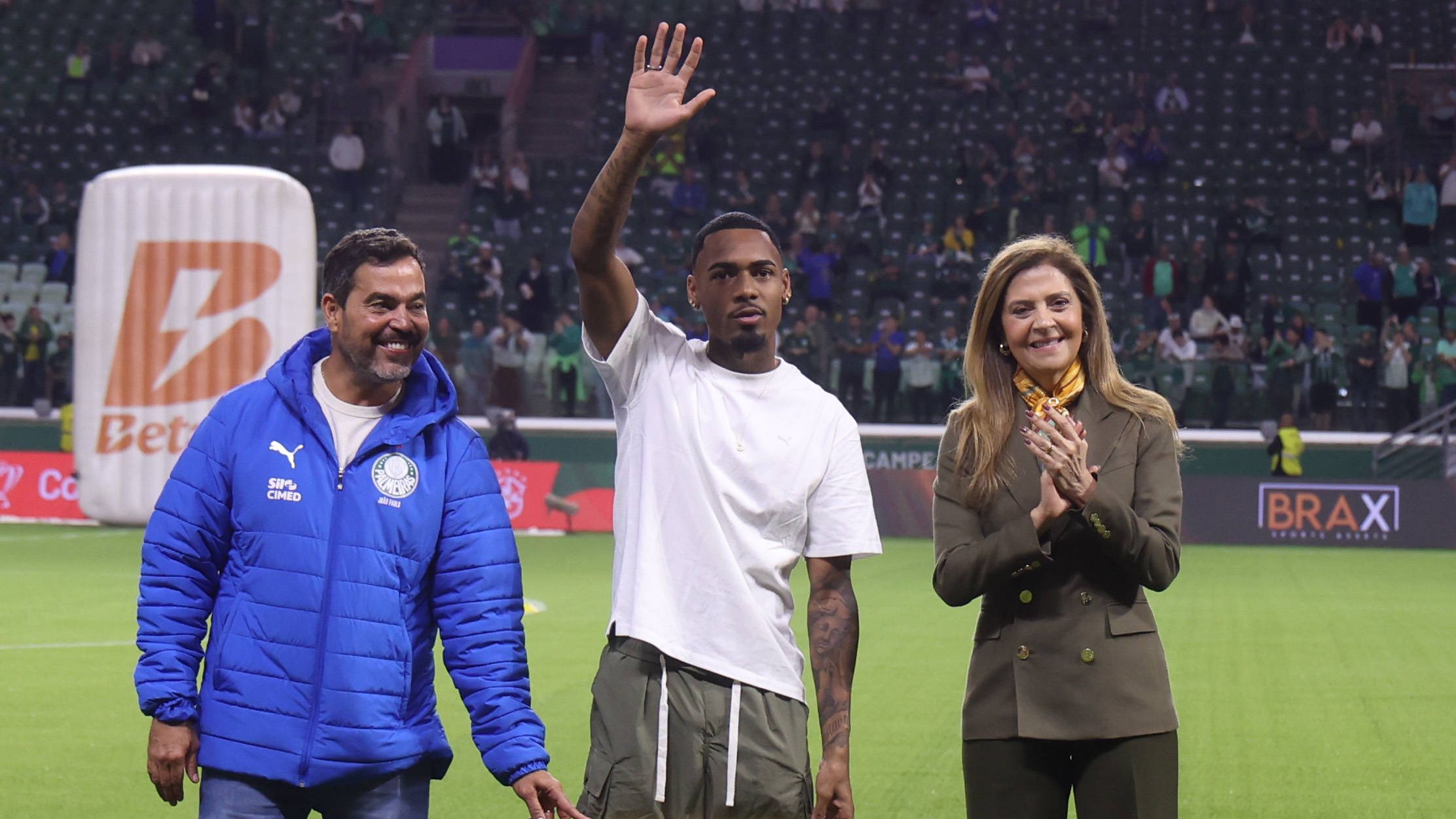Palmeiras supera R$ 2,4 bilhões em vendas com crias no topo