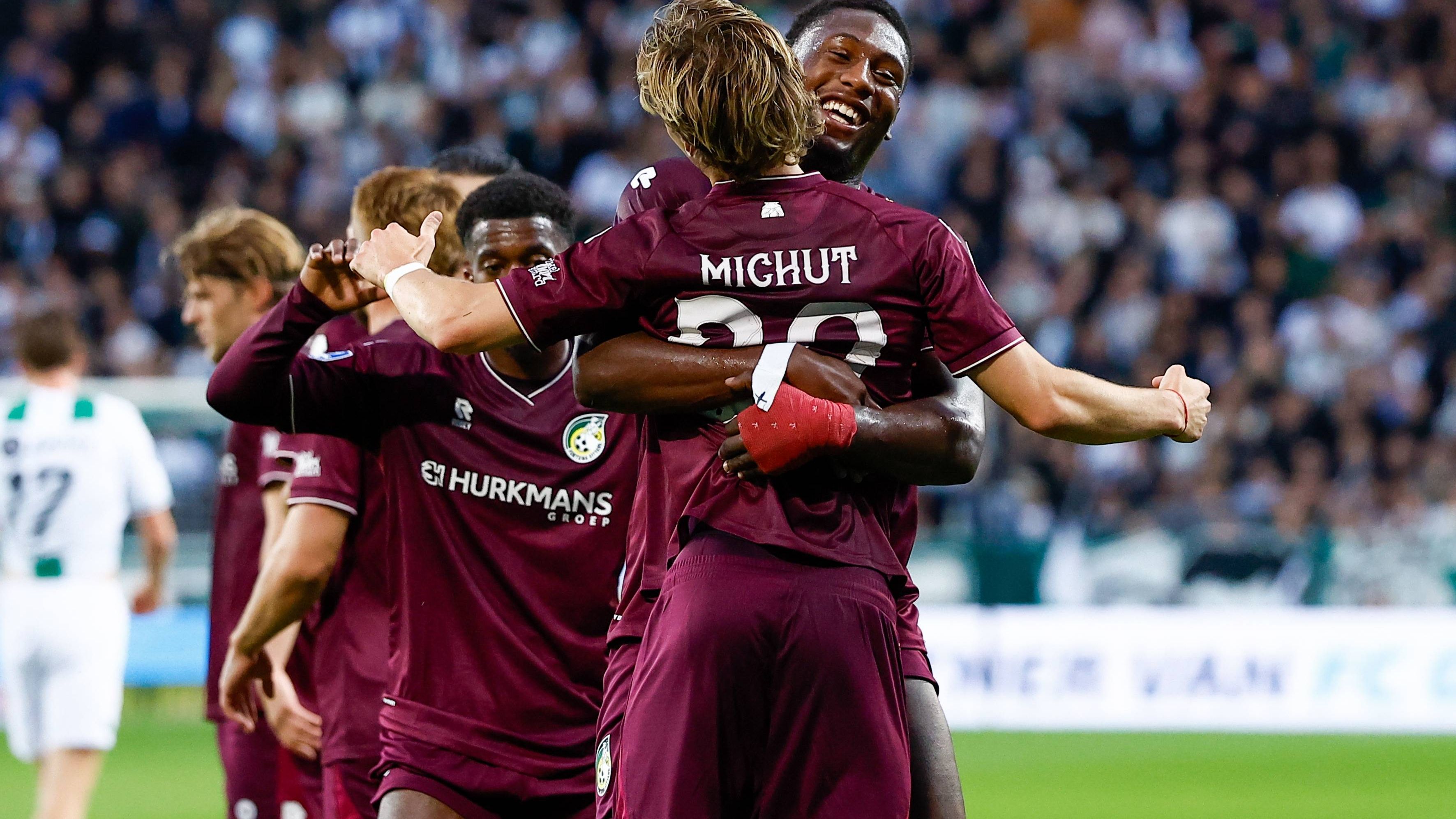 Lequincio Zeefuik causa uma impressão gigantesca e conduz o Fortuna à vitória sobre o FC Groningen