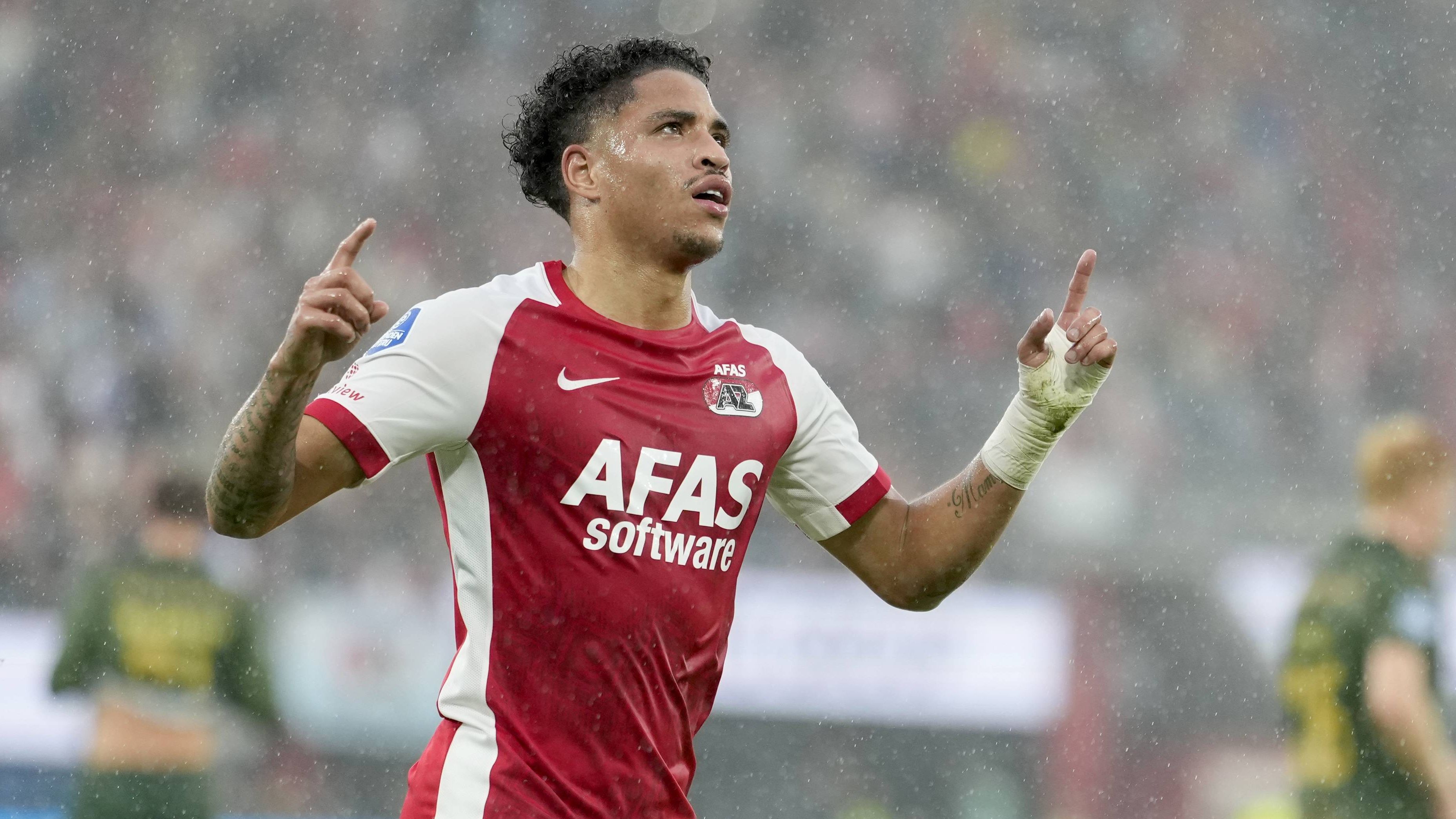 AZ, também graças às pinturas de Chávez e Daal, segue com 100% de aproveitamento na Eredivisie