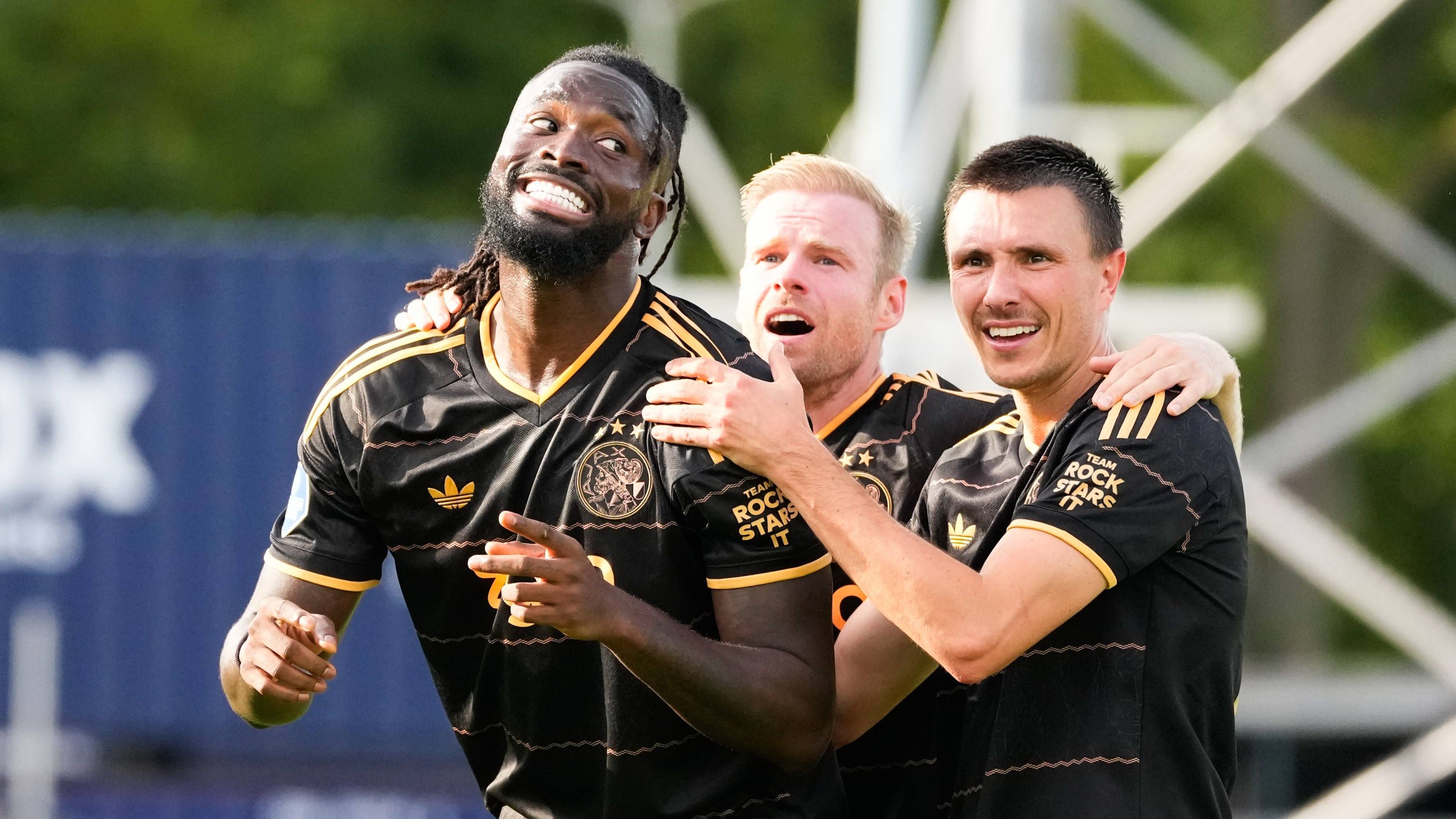 Ajax vence o Telstar por goleada fora de casa após início complicado