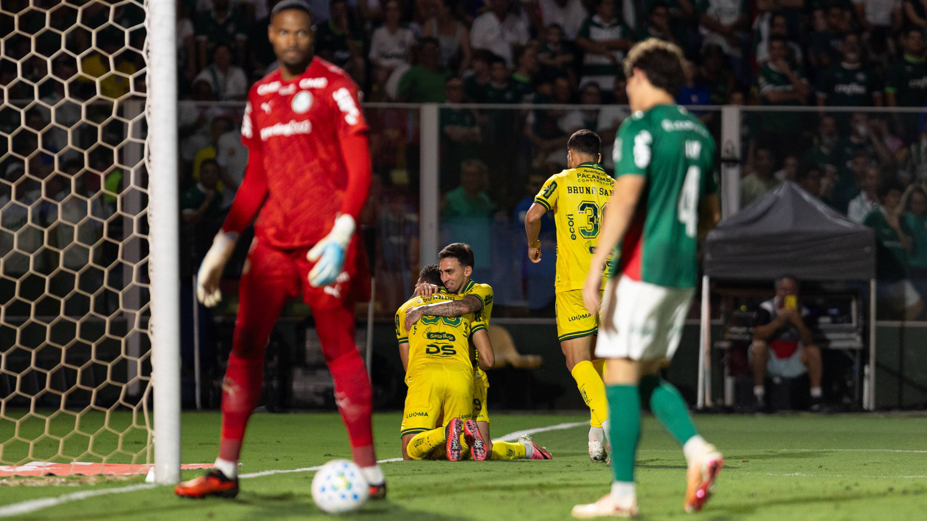 Palmeiras tropeça contra o Mirassol e vê vantagem diminuir