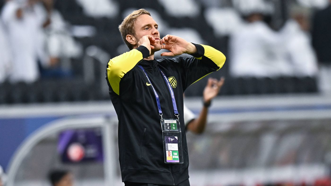 "راح في الغسيل" .. خالد الشنيف يُغضب جماهير الاتحاد بسبب سخريته من قميص فيسينج!