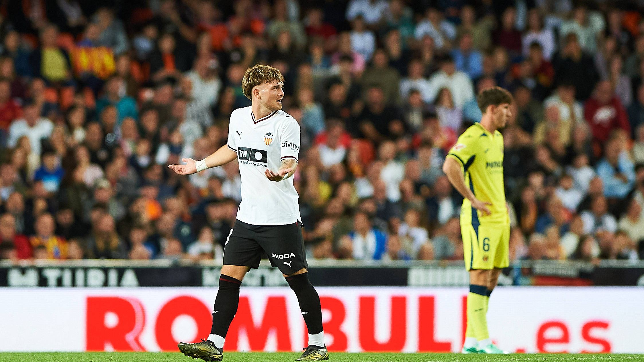 Harvey Elliott sent off for dissent in Valencia defeat to Villarreal