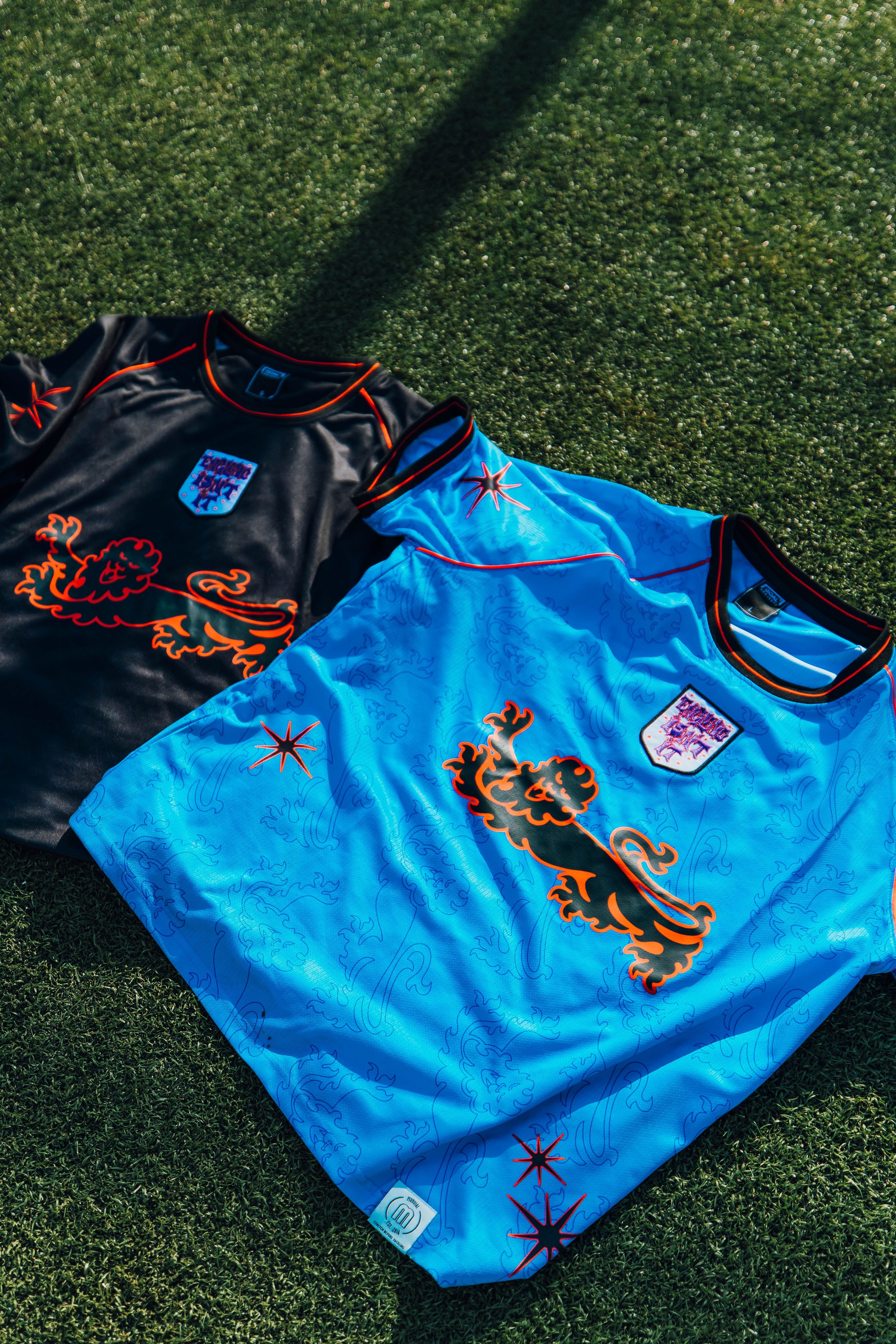 Sammy Virji duas camisas