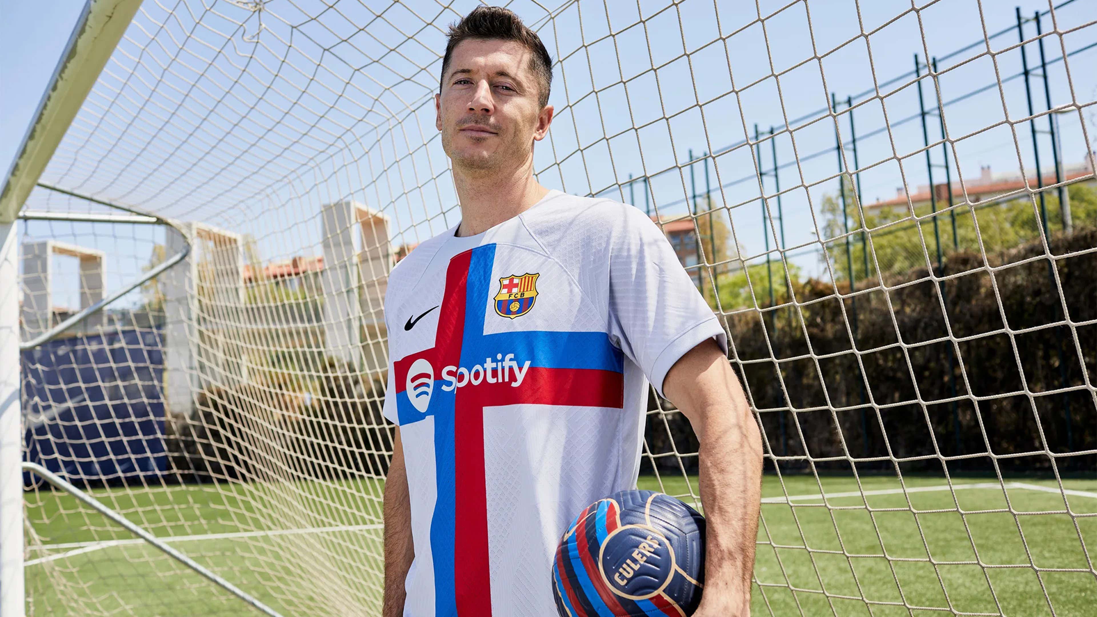 Persoon belast met sportgame raket Veel gevaarlijke situaties Barcelona and Nike unveil new 2022-23 third kit inspired by the club's  commitment to inclusion and diversity | Goal.com English Bahrain