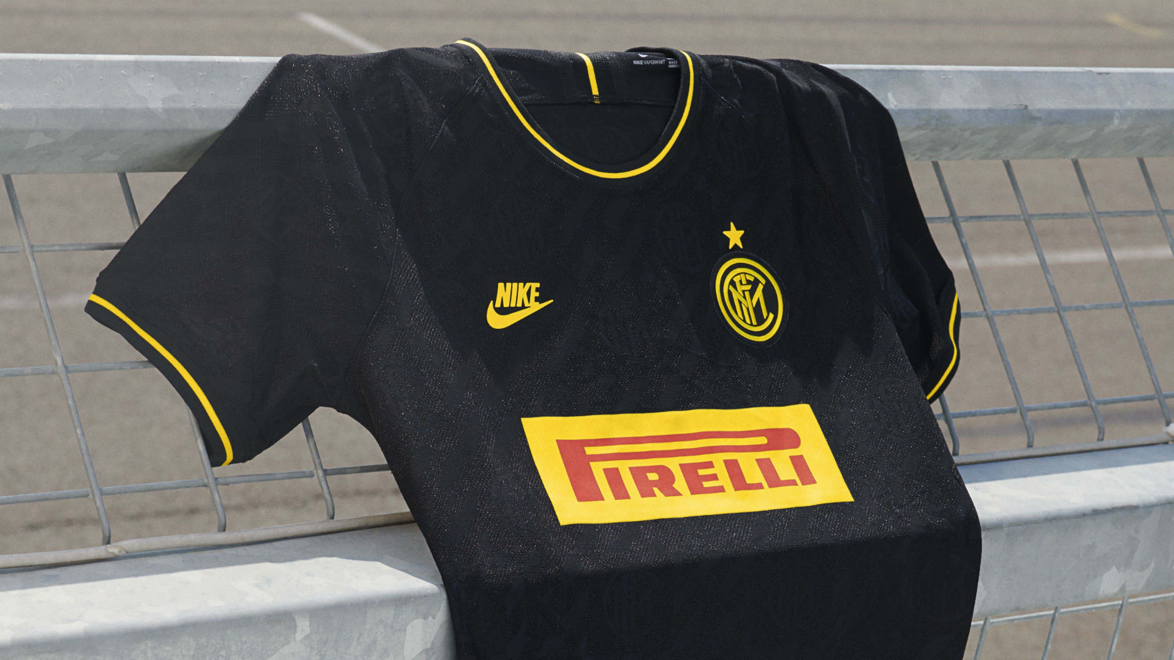 Inter, svelata la terza maglia per il 2023 2024: foto