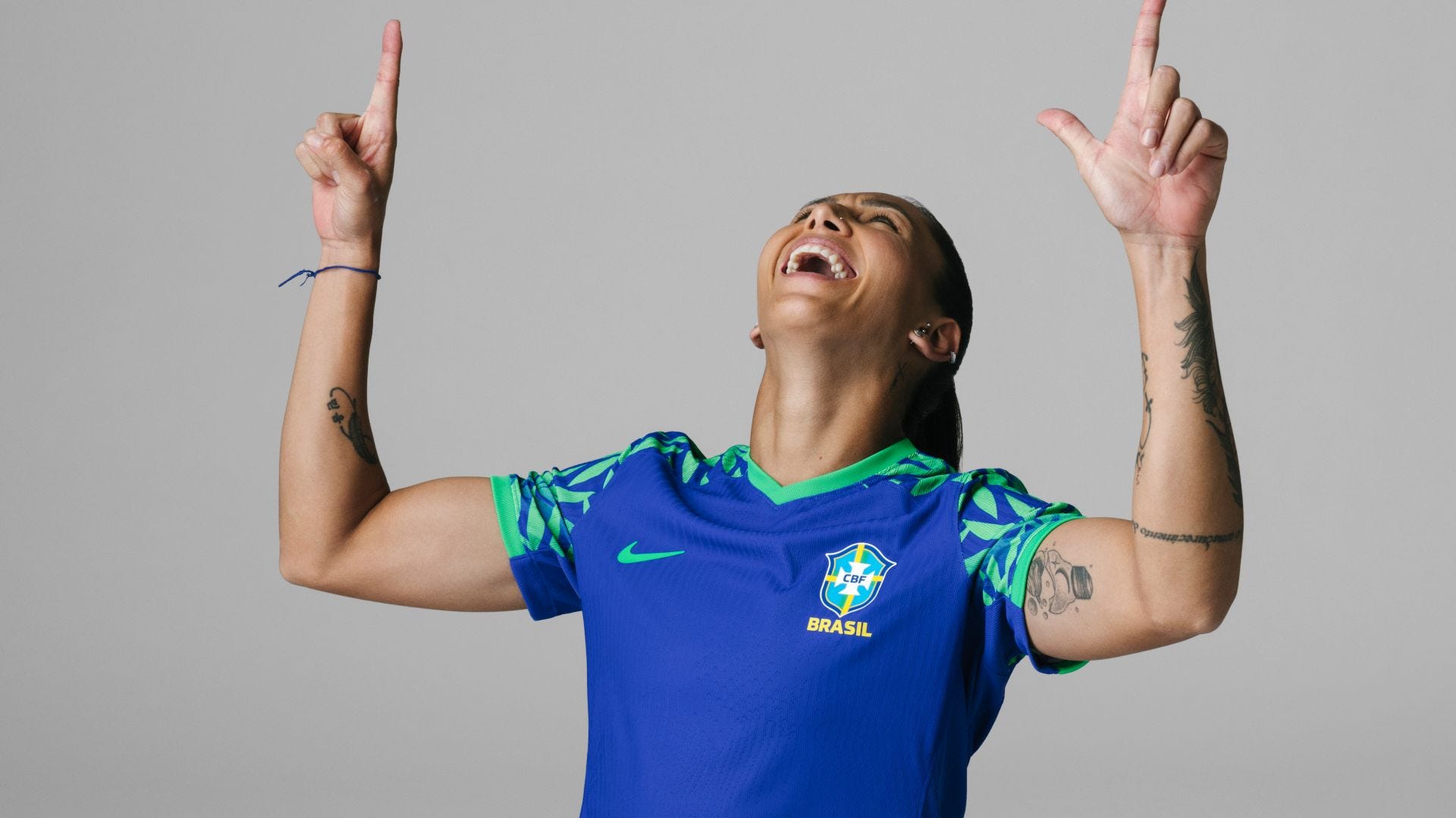 B9  Novo uniforme da Seleção Brasileira Feminina não tem mais as