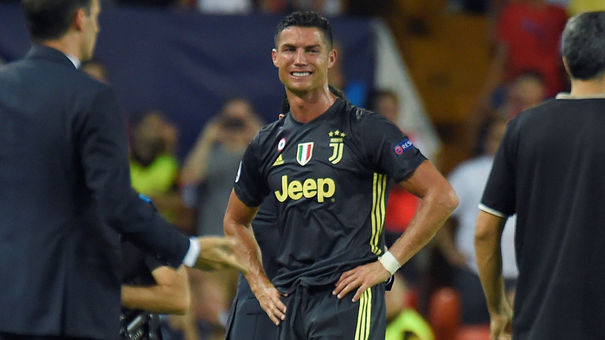 Cristiano Ronaldo va y llorando del Valencia - Juventus | Goal.com Espana