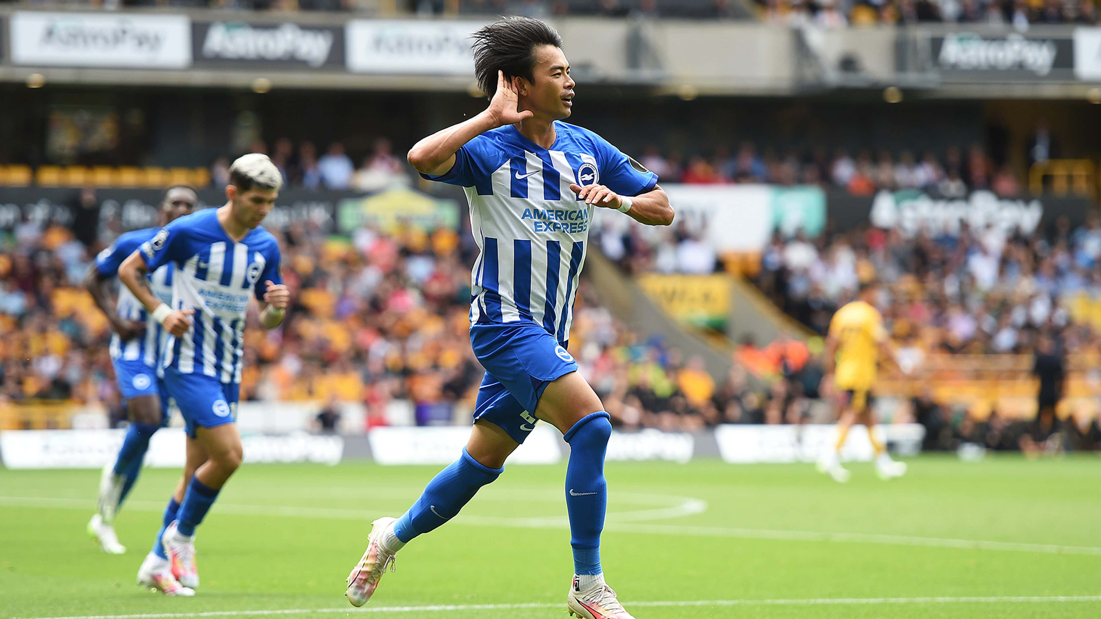  Kaoru Mitoma celebrates his solo goal against Wolves, running with the ball past the defenders and putting it in the back of the net.