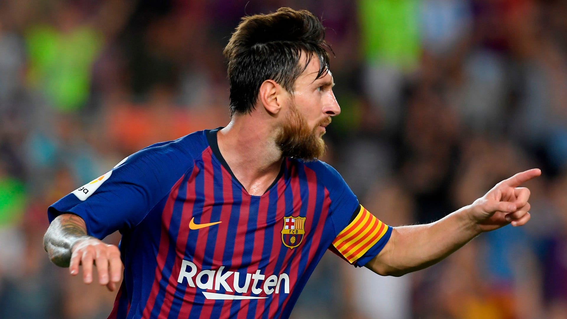Hãy chiêm ngưỡng những tài sản mà siêu sao bóng đá Lionel Messi đang sở hữu qua những hình ảnh nhiều màu sắc và sinh động. Chắc chắn bạn sẽ ngạc nhiên và cảm thấy kinh ngạc trước số tiền mà anh ấy đã kiếm được từ sự nghiệp bóng đá của mình.