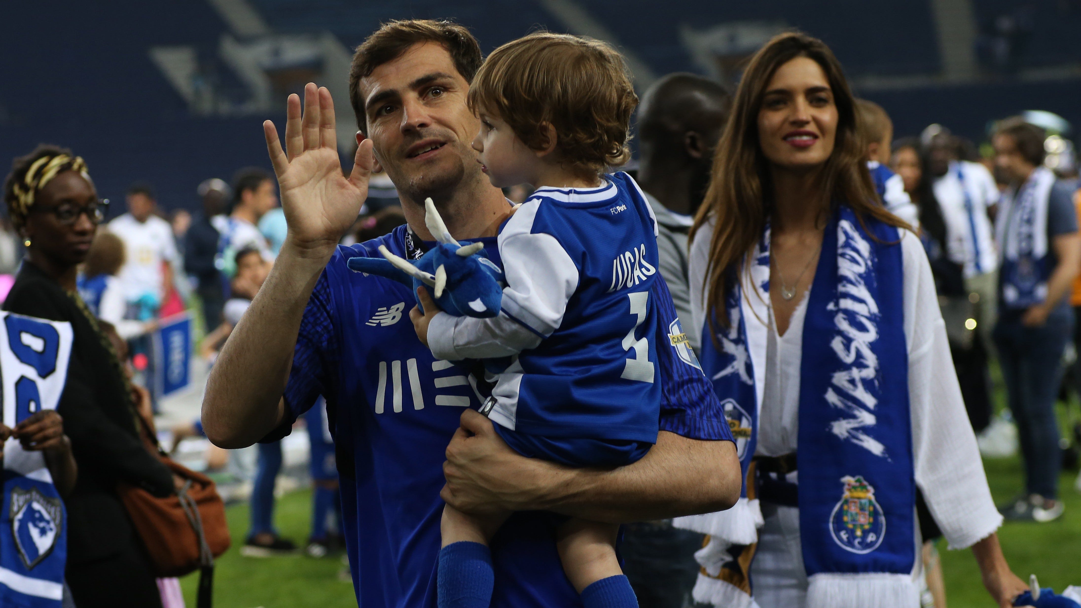 Casillas, campeón con el Oporto: las imágenes más emocionantes junto a Sara Carbonero hijos | Goal.com Espana