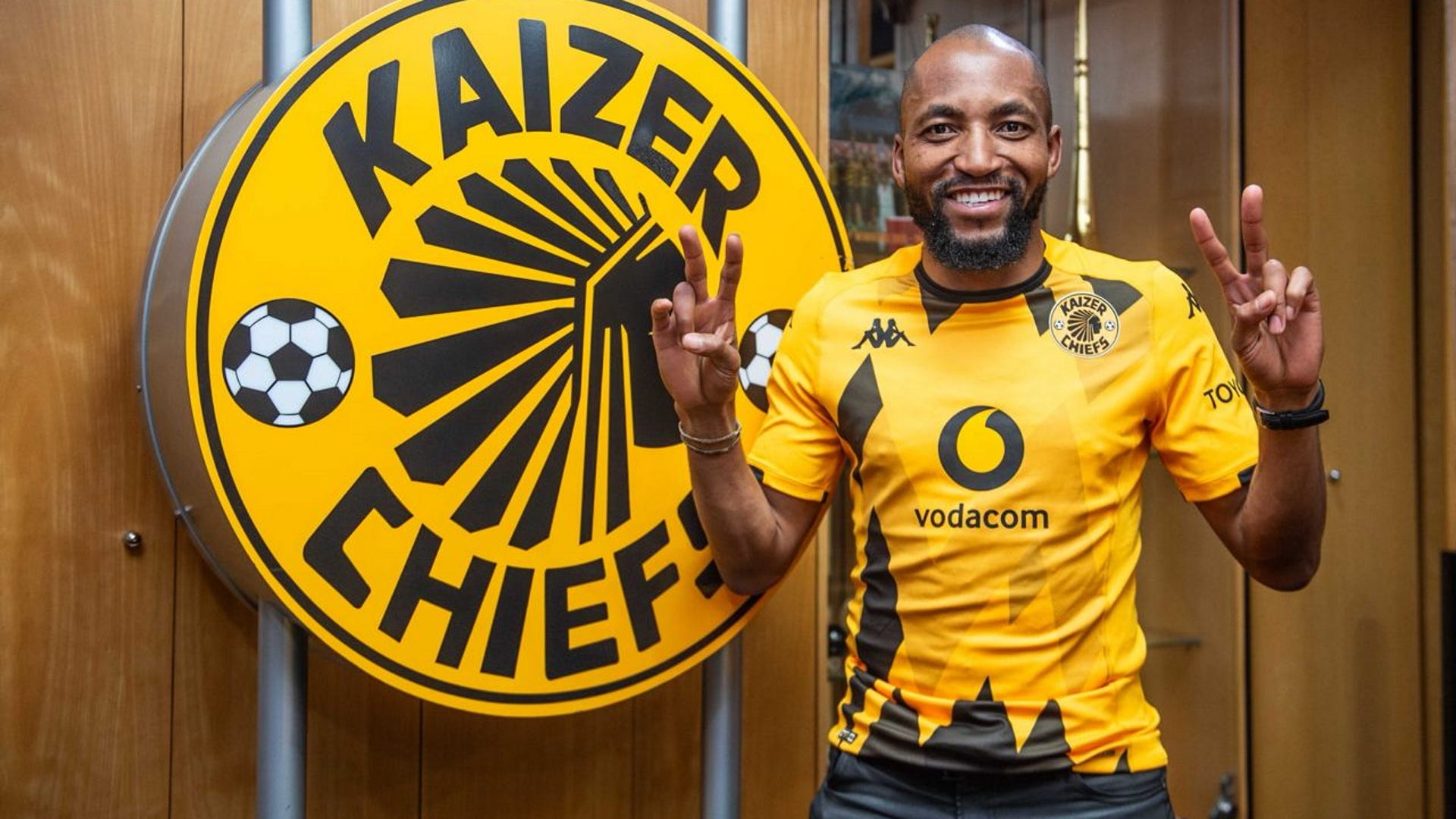 Mthethwa: Kaizer Chiefs announce signing of reported Orlando Pirates  transfer target