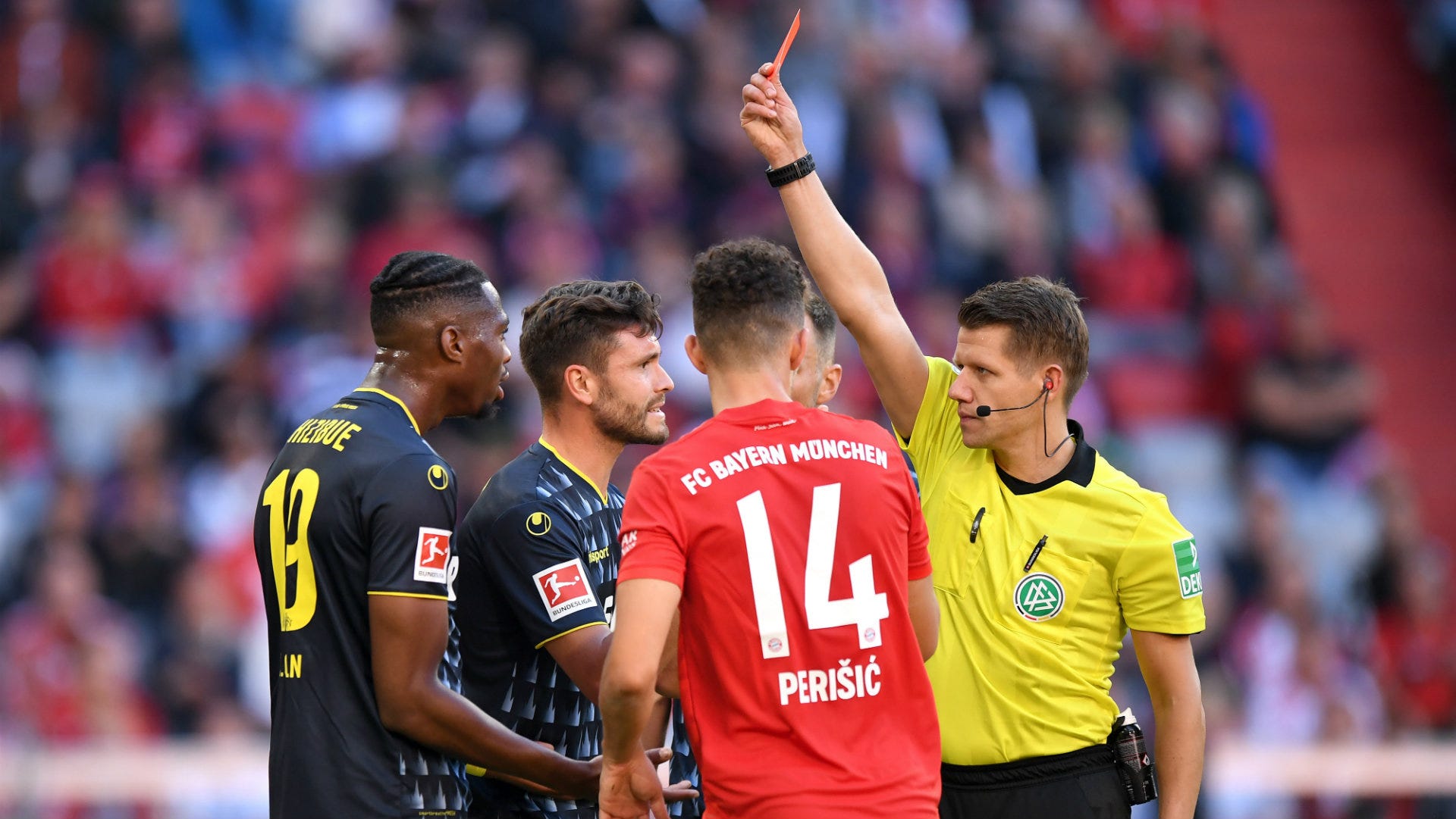 Bayern-Olimpia: the heavy refereeing errors in Munich