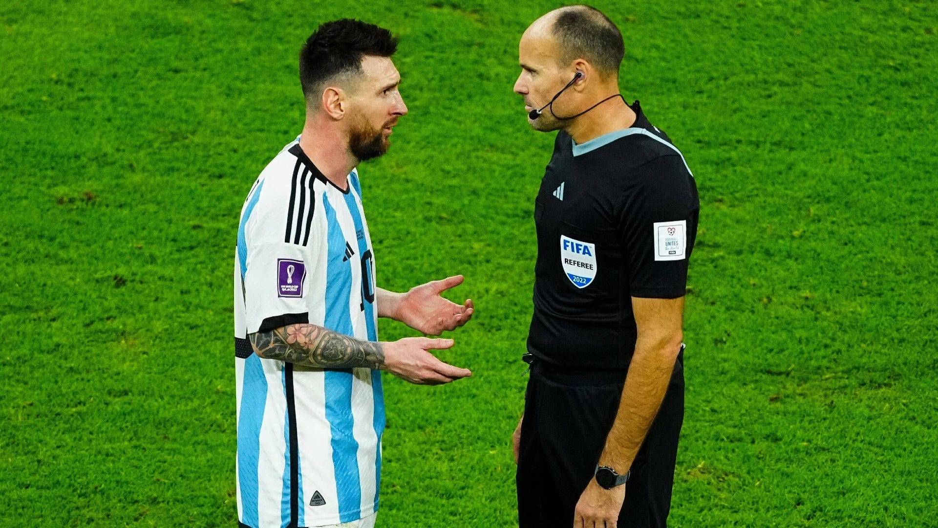Lionel Messi schießt nach Argentiniens Sieg gegen die Niederlande bei der WM gegen Schiedsrichter Mateu Lahoz | Goal.com Deutschland