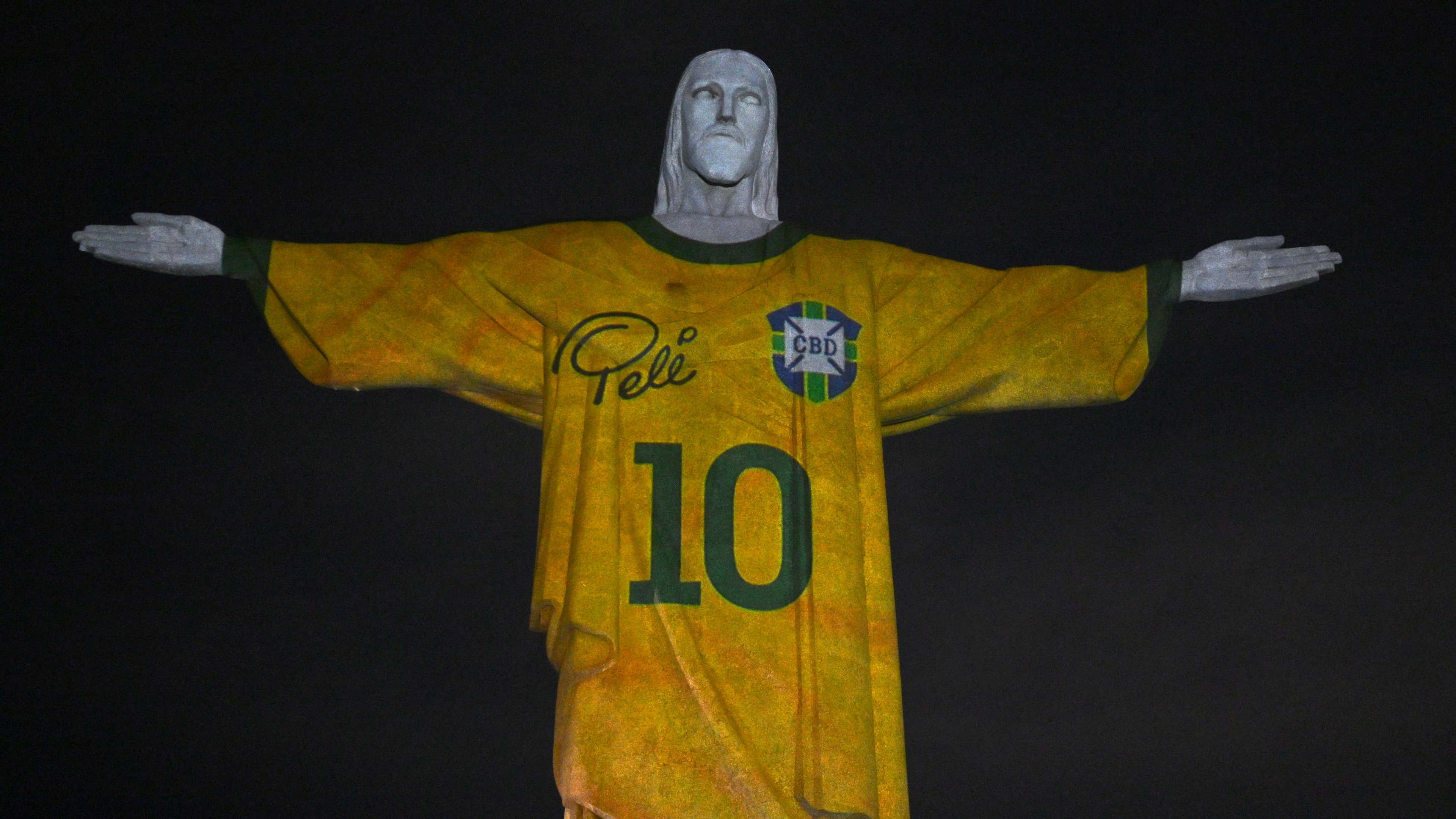 Stunning tribute! Pele's iconic Brazil No.10 shirt projected onto
