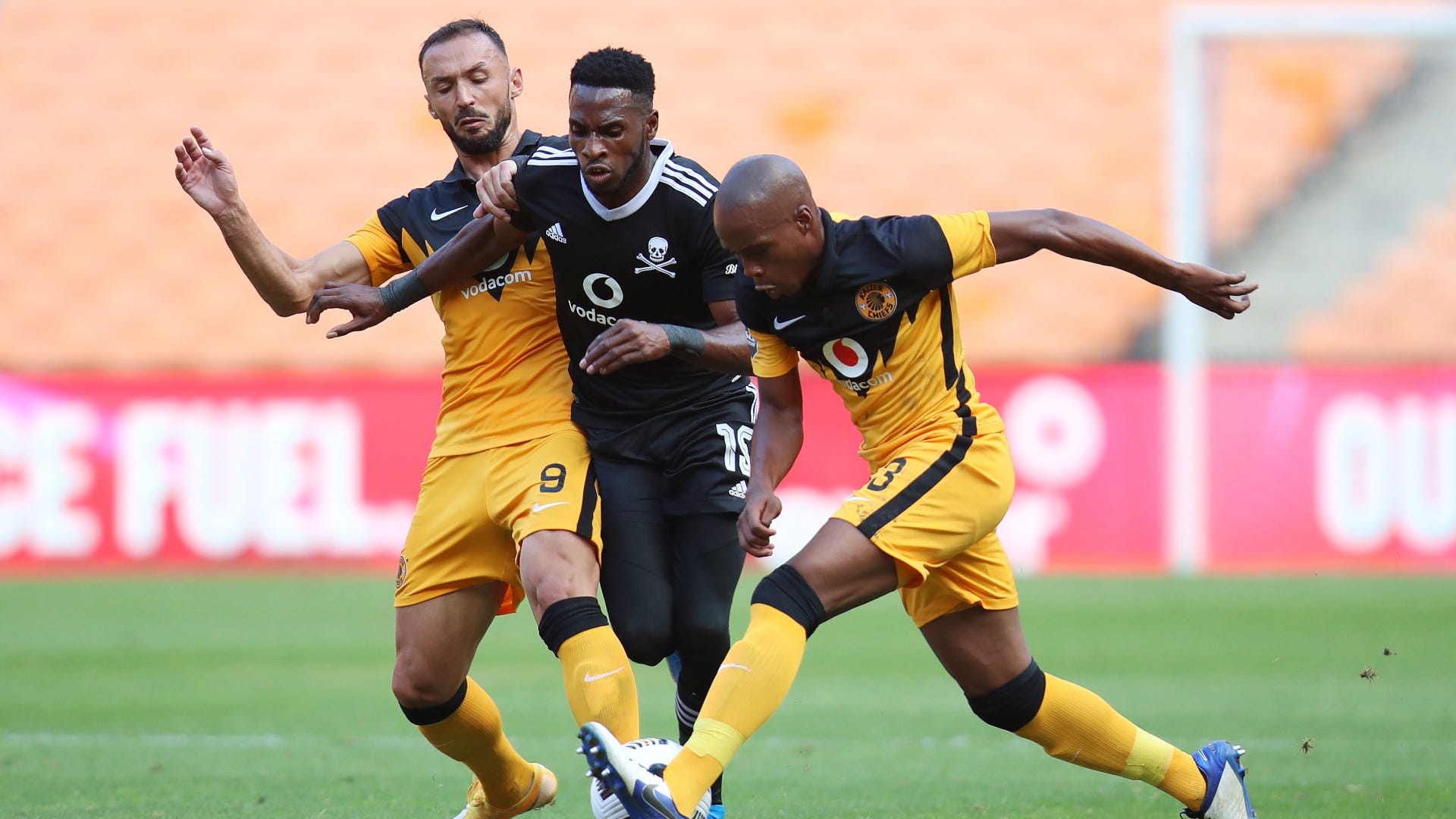Carling Black Label Cup: The history between Kaizer Chiefs and Orlando  Pirates - Goalpedia