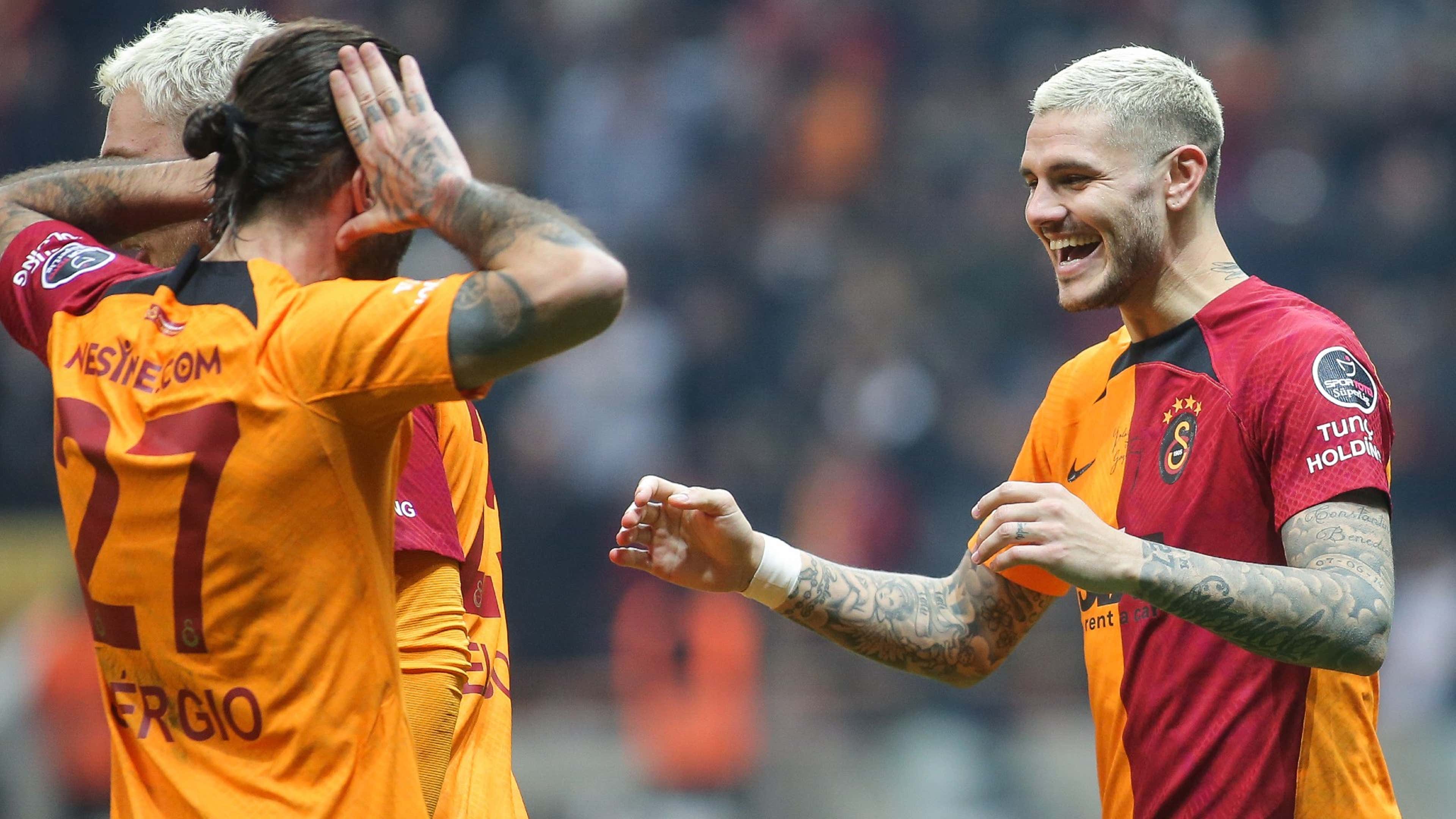 Mauro Icardi of Galatasaray celebrates after scoring the team's first goal with Sergio Oliveira