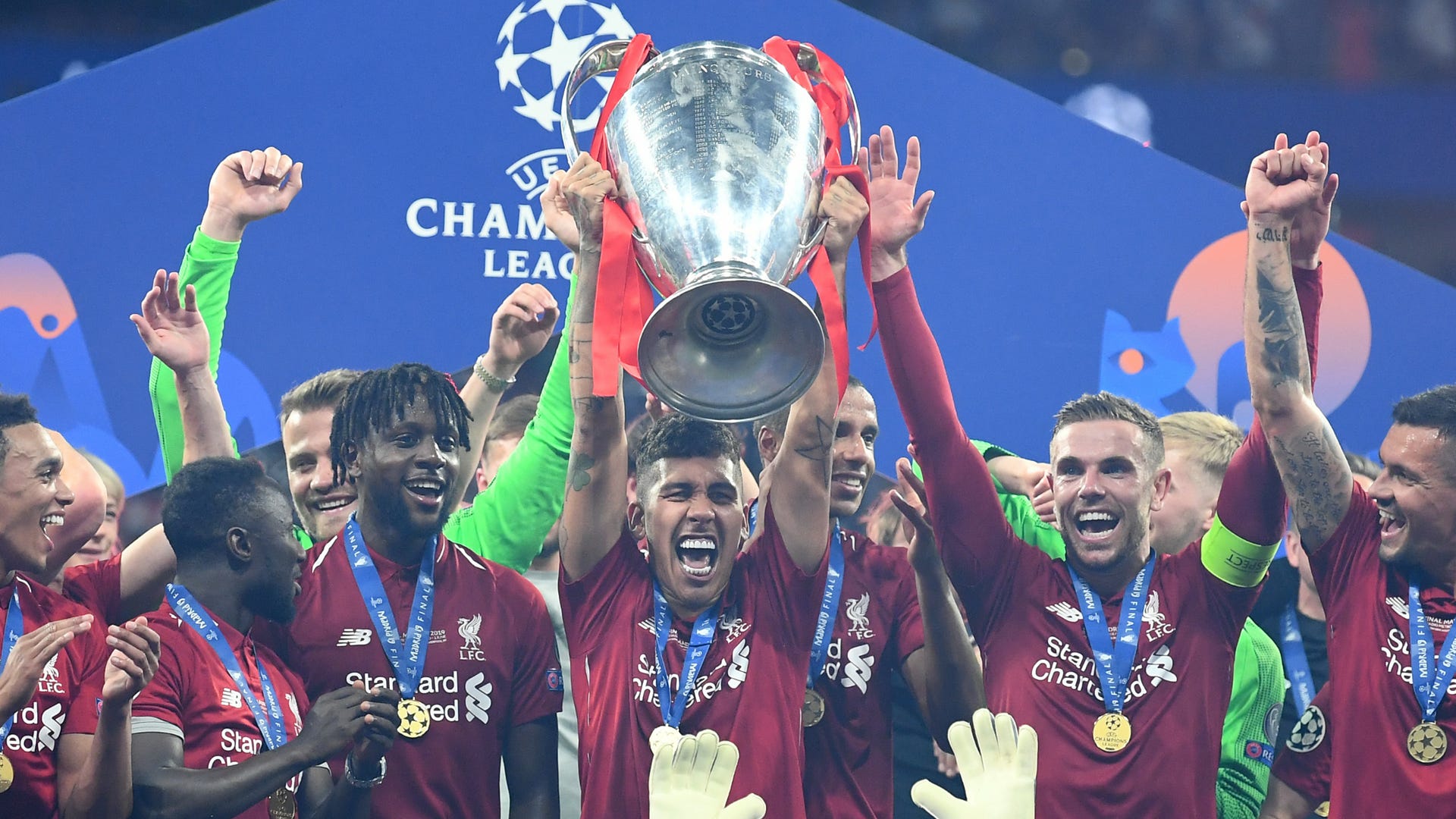 Roberto Firmino trophy Champions League Liverpool