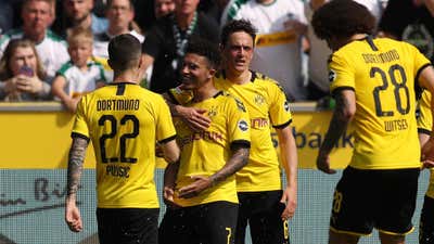Dortmund celebrate vs Gladbach 2019