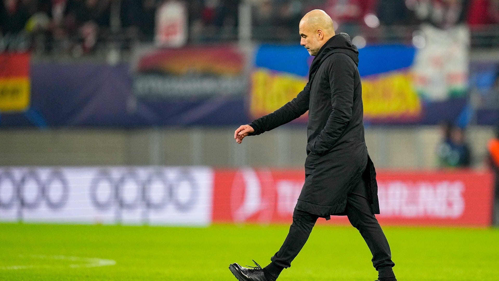 Pep Guardiola Man City vs Leipzig walking off 2022-23