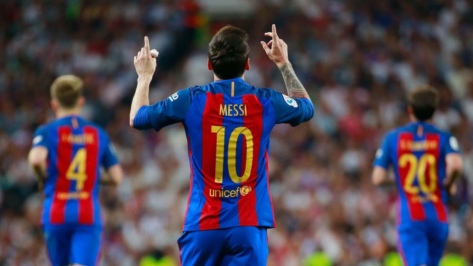 Icon của bóng đá thế giới - Messi đã mang đến những trận đấu hấp dẫn cho người yêu bóng đá. Xem những bàn thắng ấn tượng mà anh đã ghi được trong màu áo Barcelona, bạn sẽ được tận hưởng cảm xúc như bị choáng ngợp bởi tài năng của Messi.