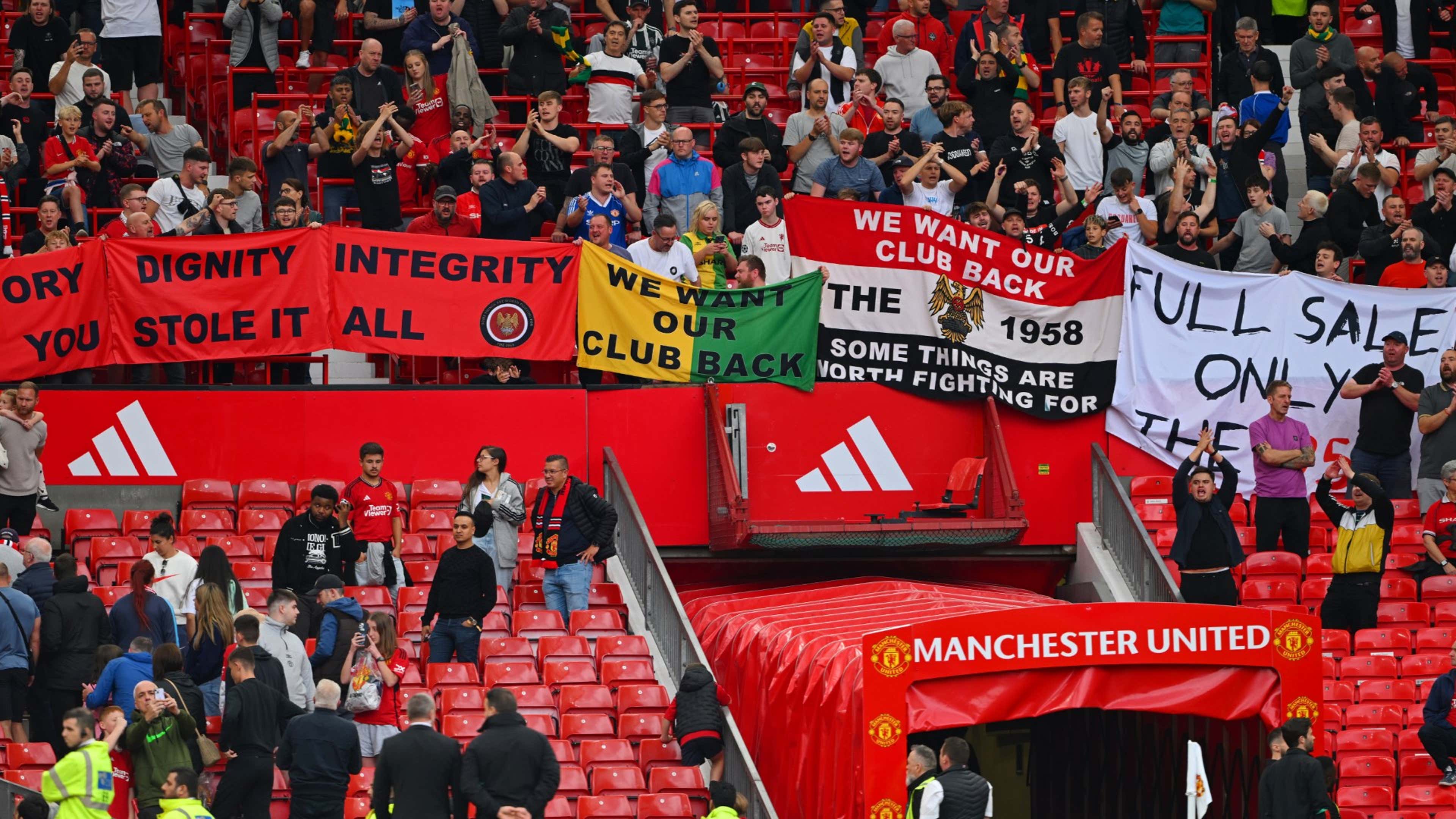 Man Utd fans protest